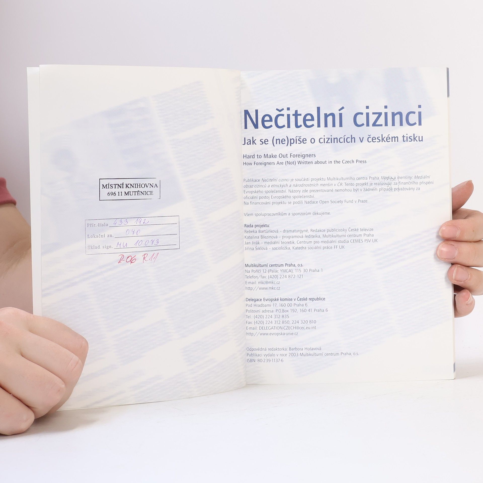 Autores varios Nečitelní cizinci