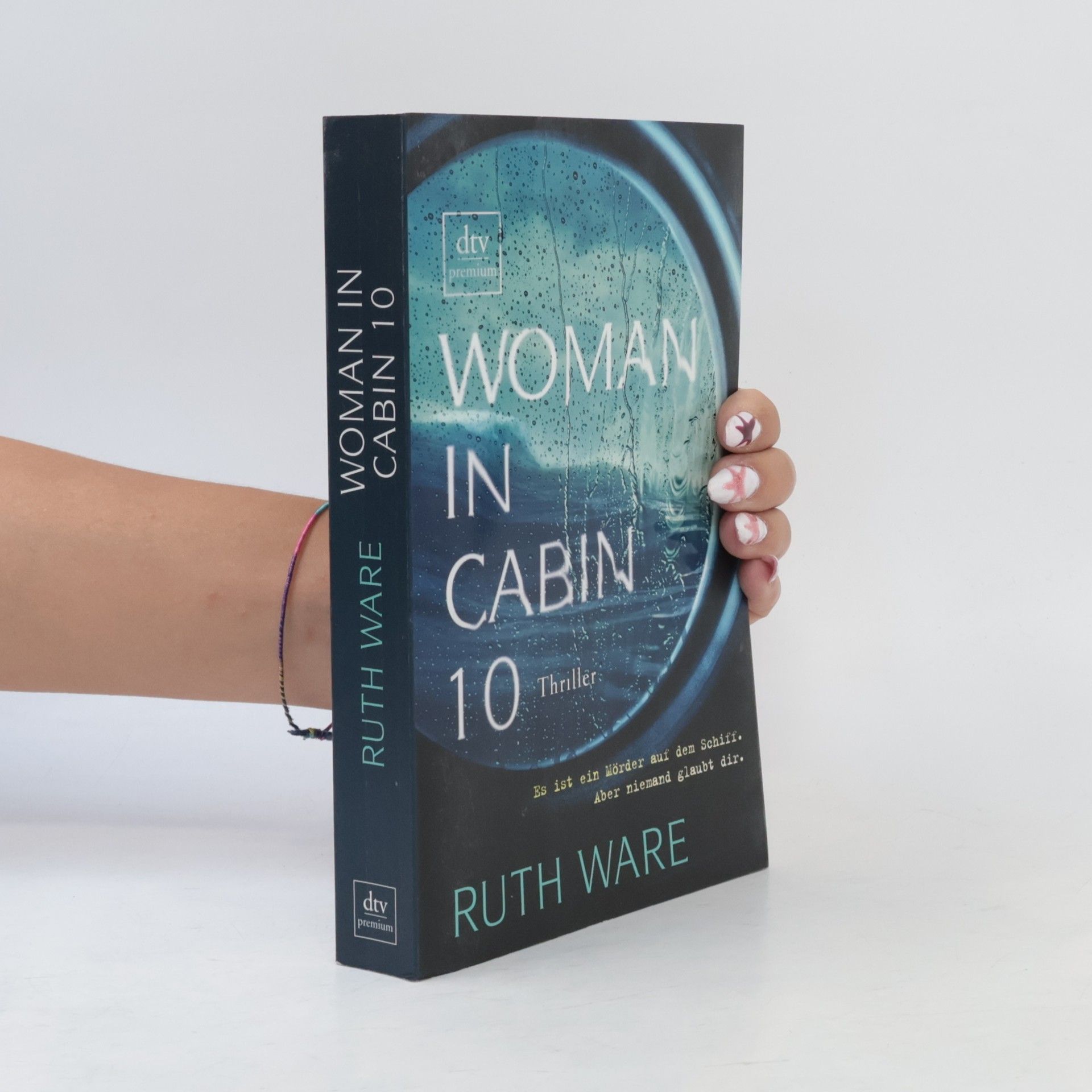 Ruth Ware The woman in cabin 10