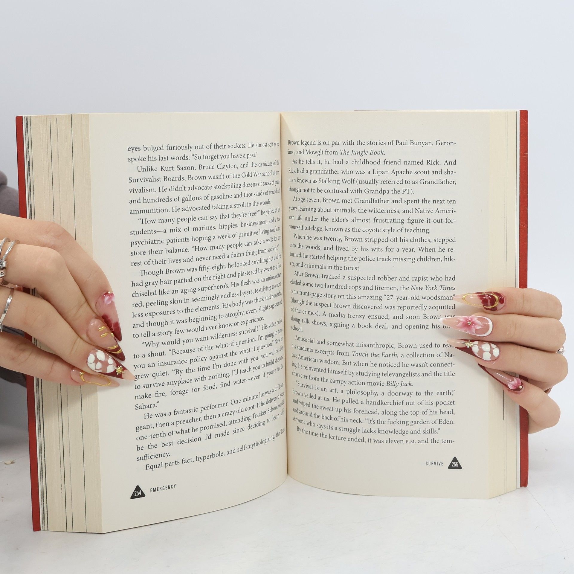 Neil Strauss Emergency : one man's story of a dangerous world, and how to stay alive in it