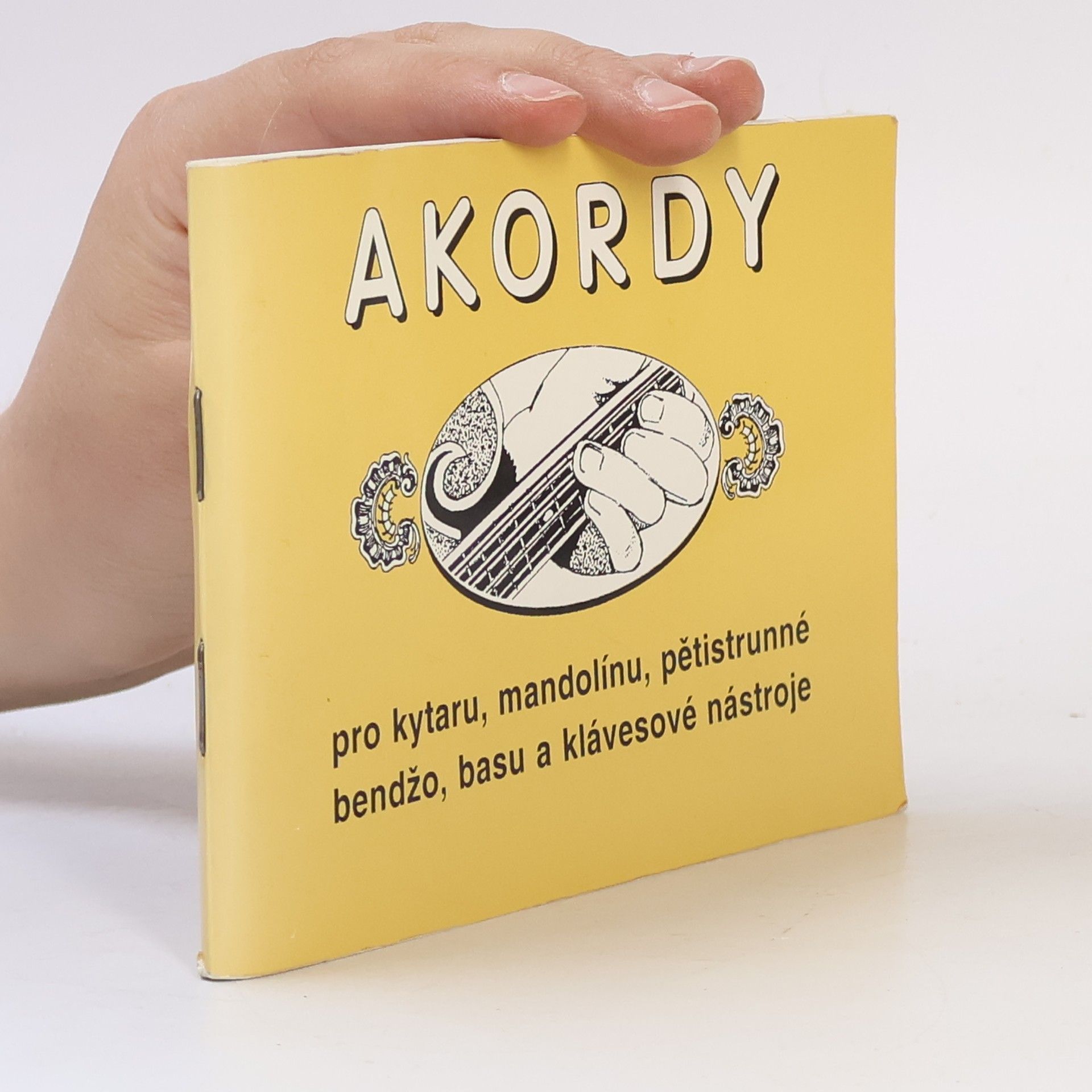 Jiří Macek Akordy pro kytaru, mandolínu, pětistrunné bendžo, basu a klávesové nástroje