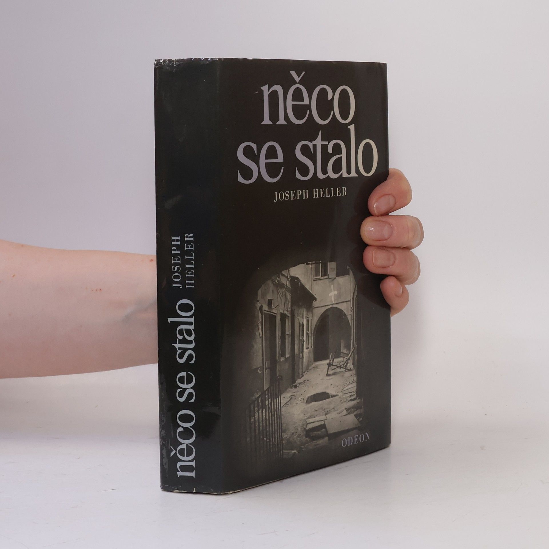 Joseph Heller Něco se stalo