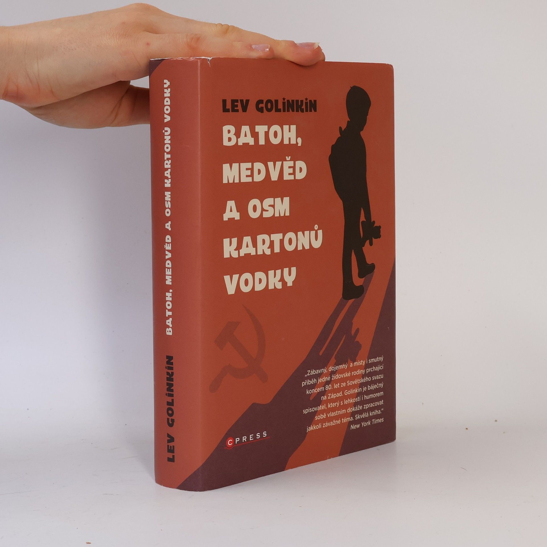 Lev Golinkin Batoh, medvěd a osm kartonů vodky