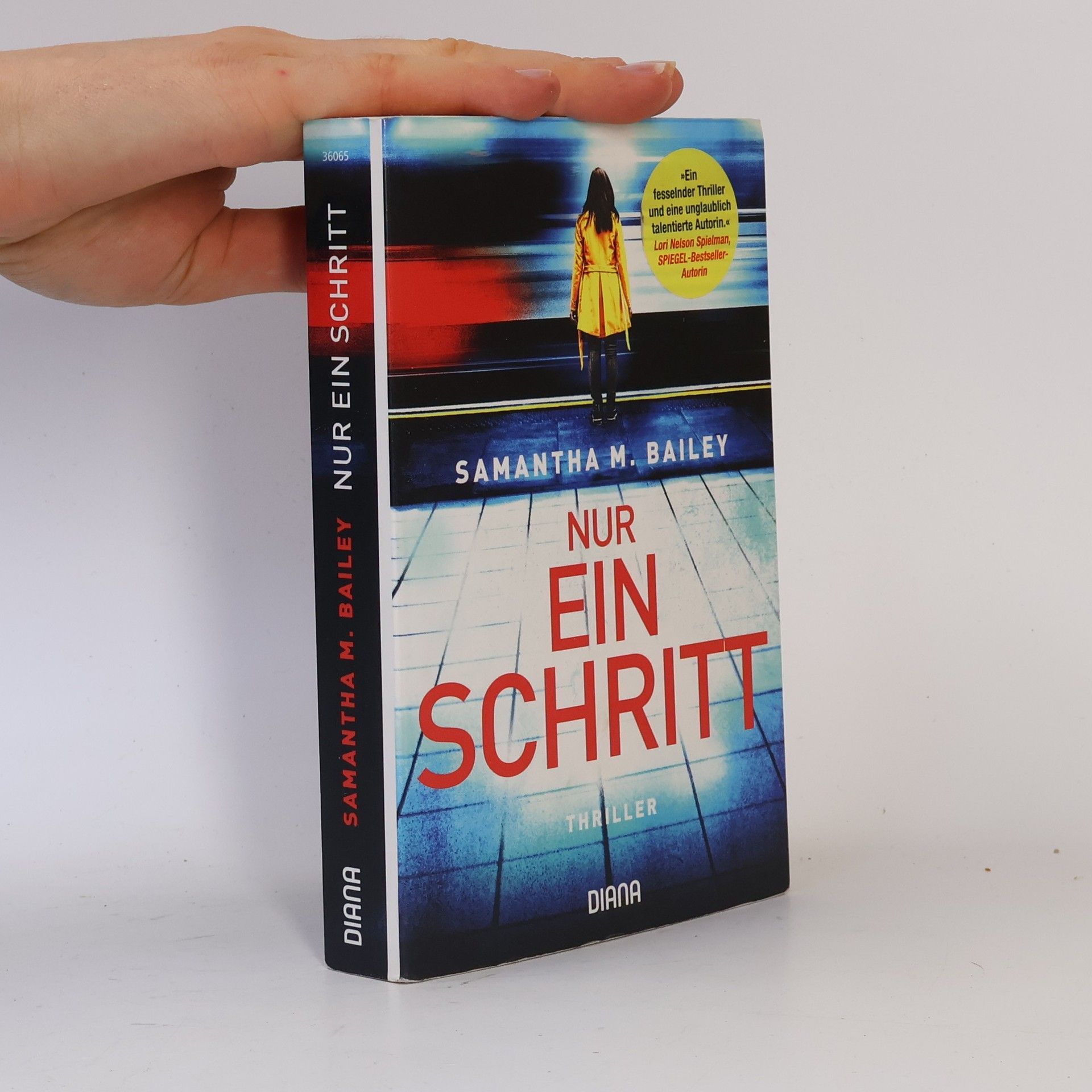 Samantha M. Bailey Nur ein Schritt