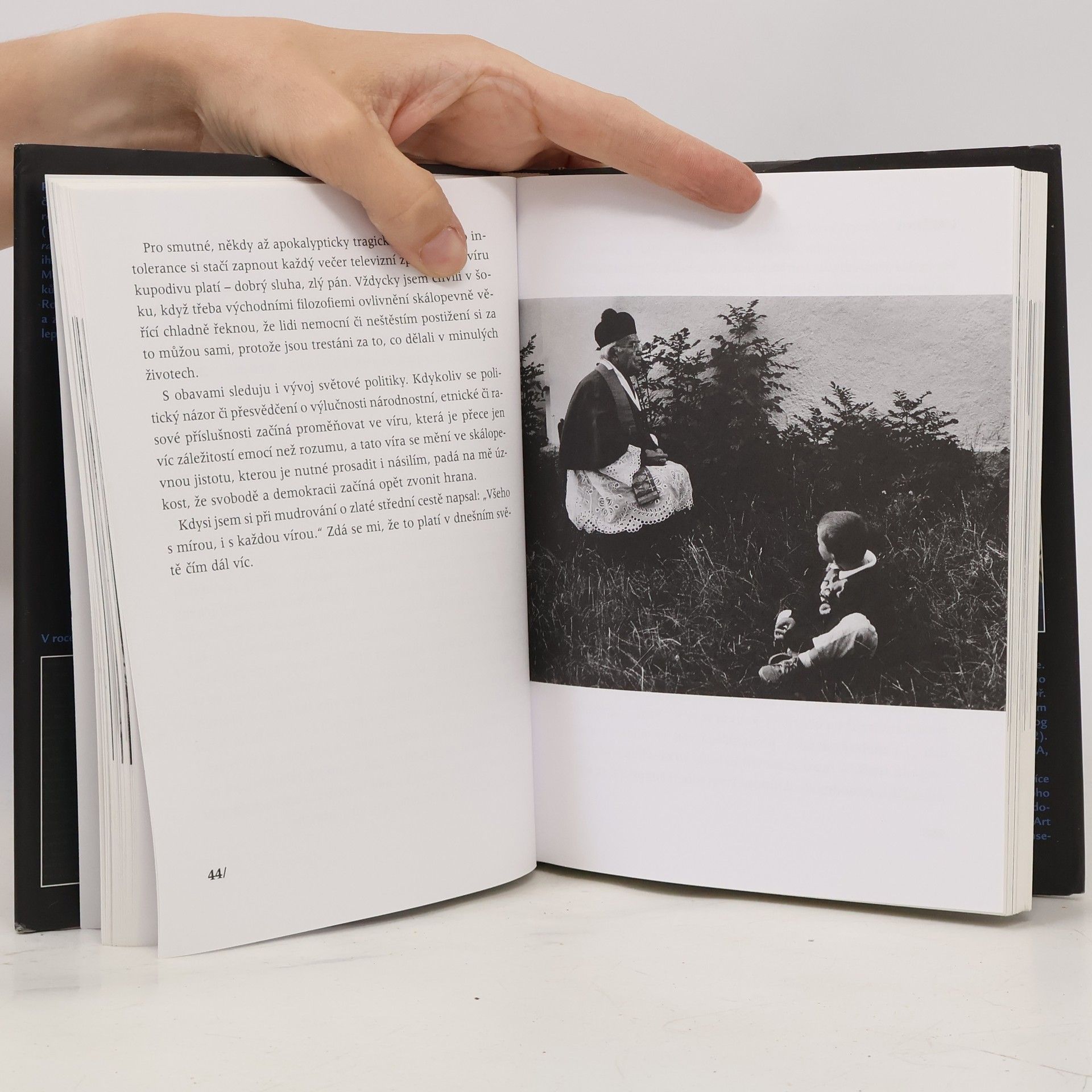 Jan Špáta Jan Špáta mezi světlem a tmou: Sloupky a fejetony s fotografiemi Jindřicha Štreita