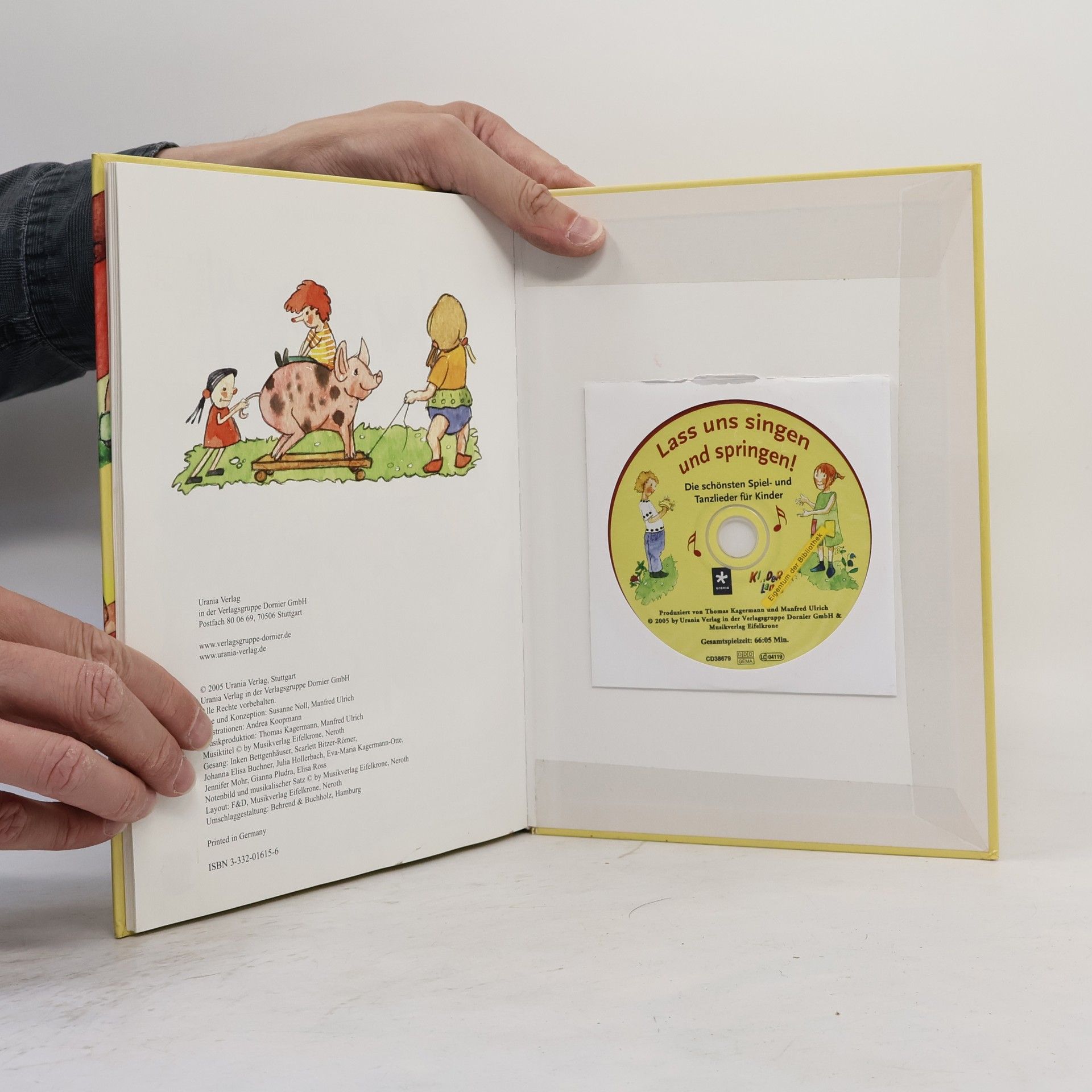 Manfred Ulrich Lass uns singen und springen! / mit CD. Die schönsten Spiel- und Tanzlieder für Kinder