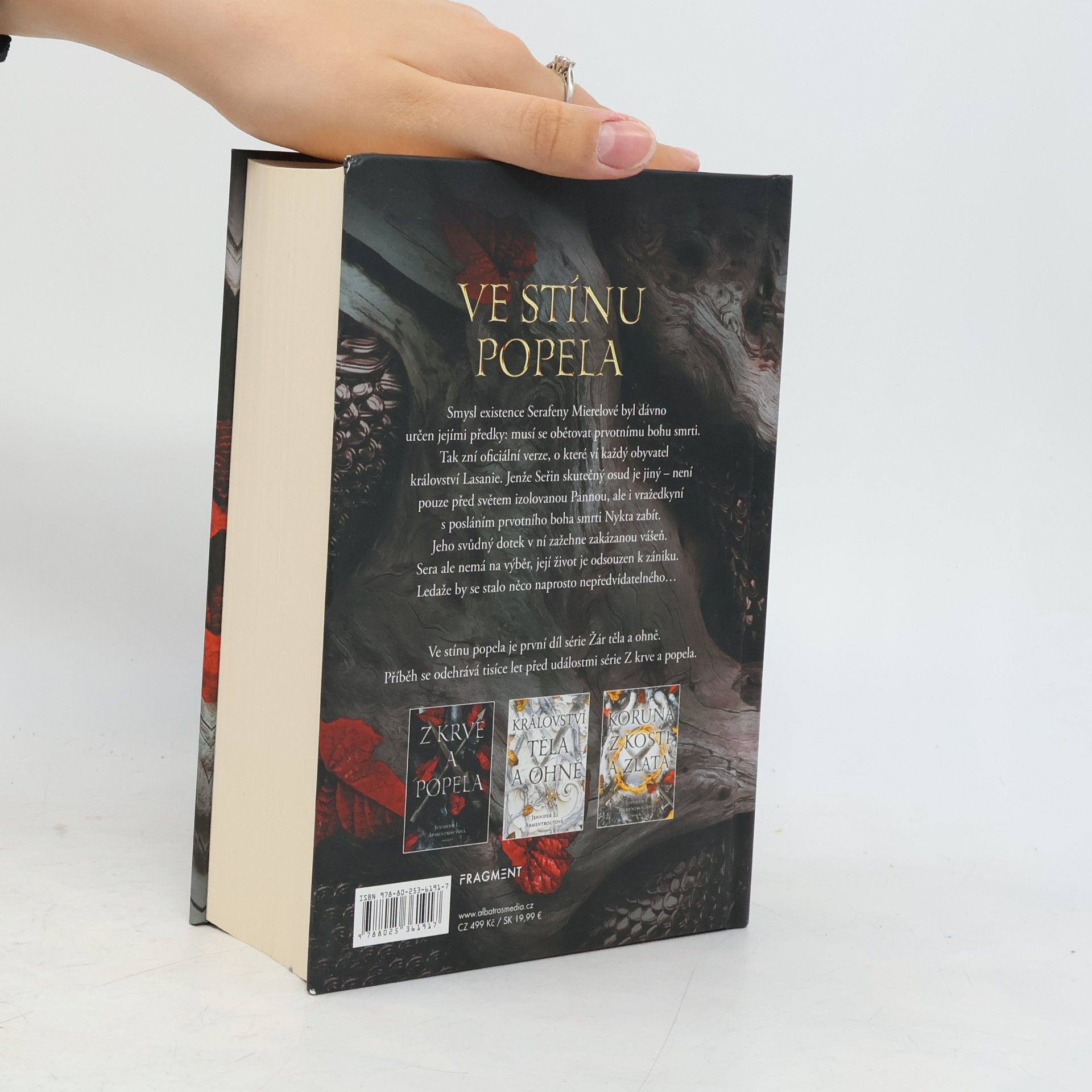 Jennifer L. Armentrout Ve stínu popela