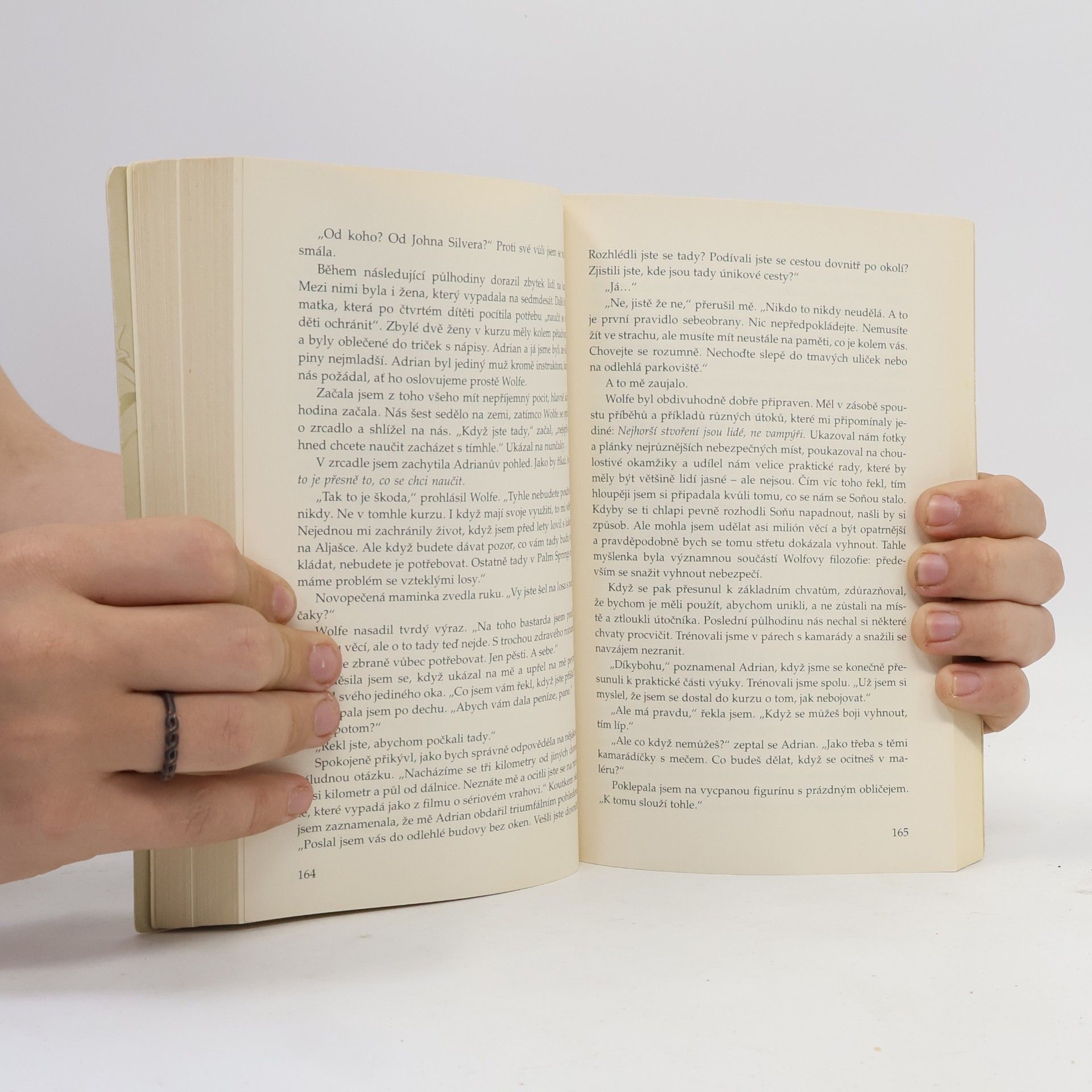 Richelle Mead Pokrevní pouta. 2, Zlatá lilie
