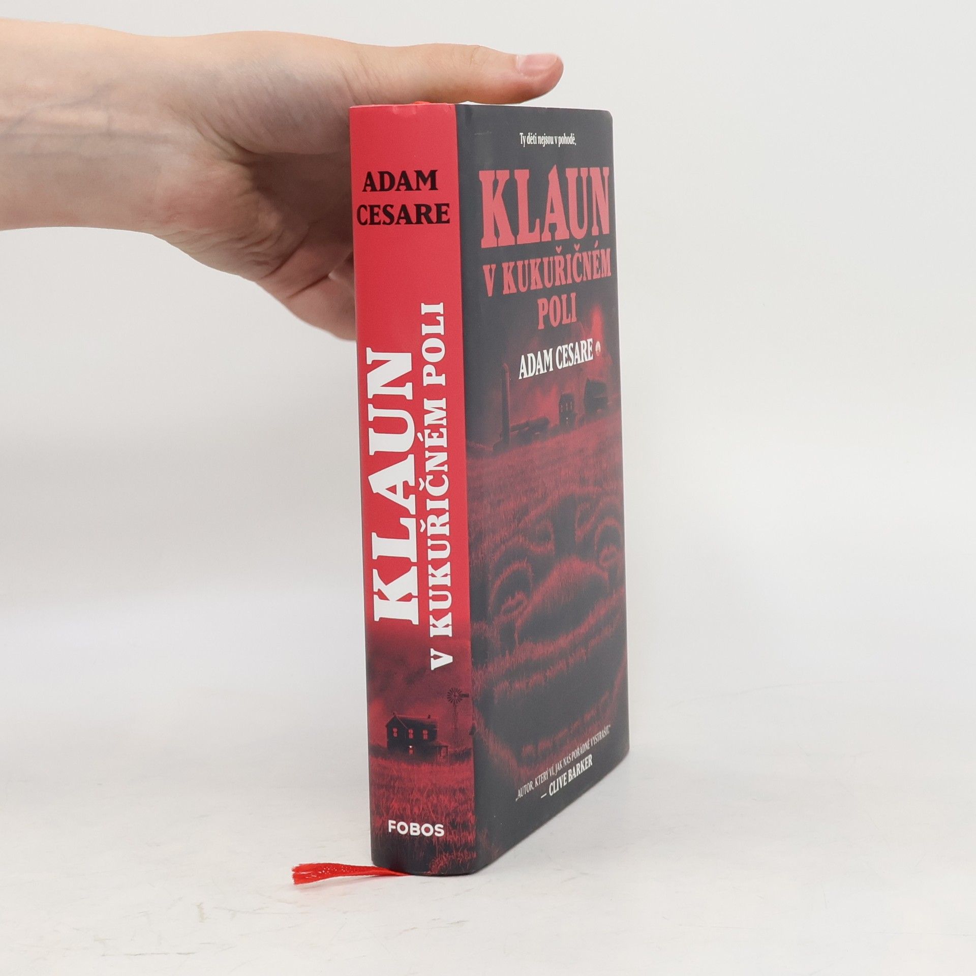 Adam Cesare Klaun v kukuřičném poli