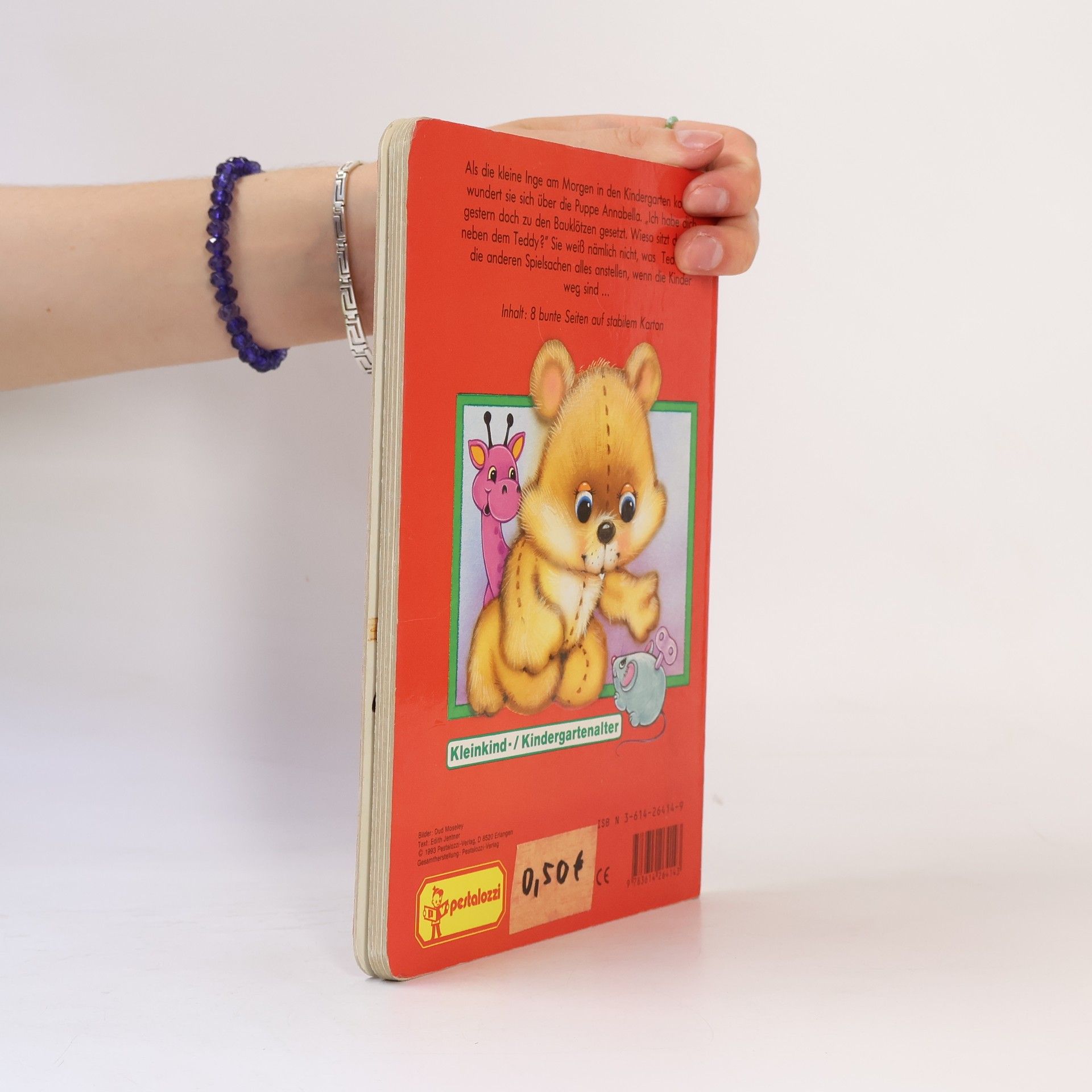 Dudley Moseley Mit Teddy im Kindergarten