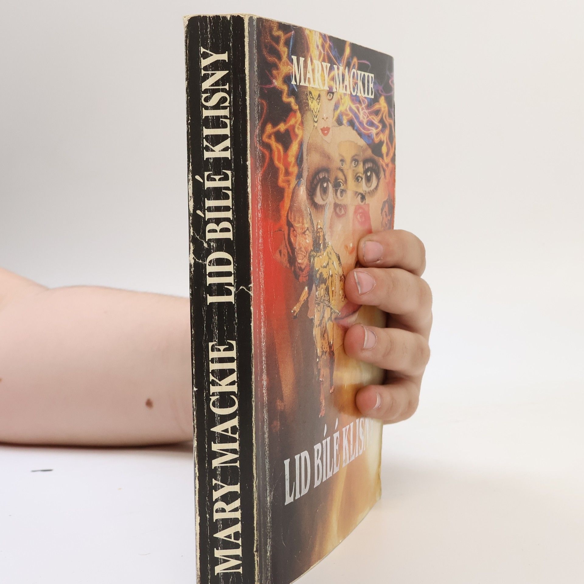 Mary Mackie Lid bílé klisny
