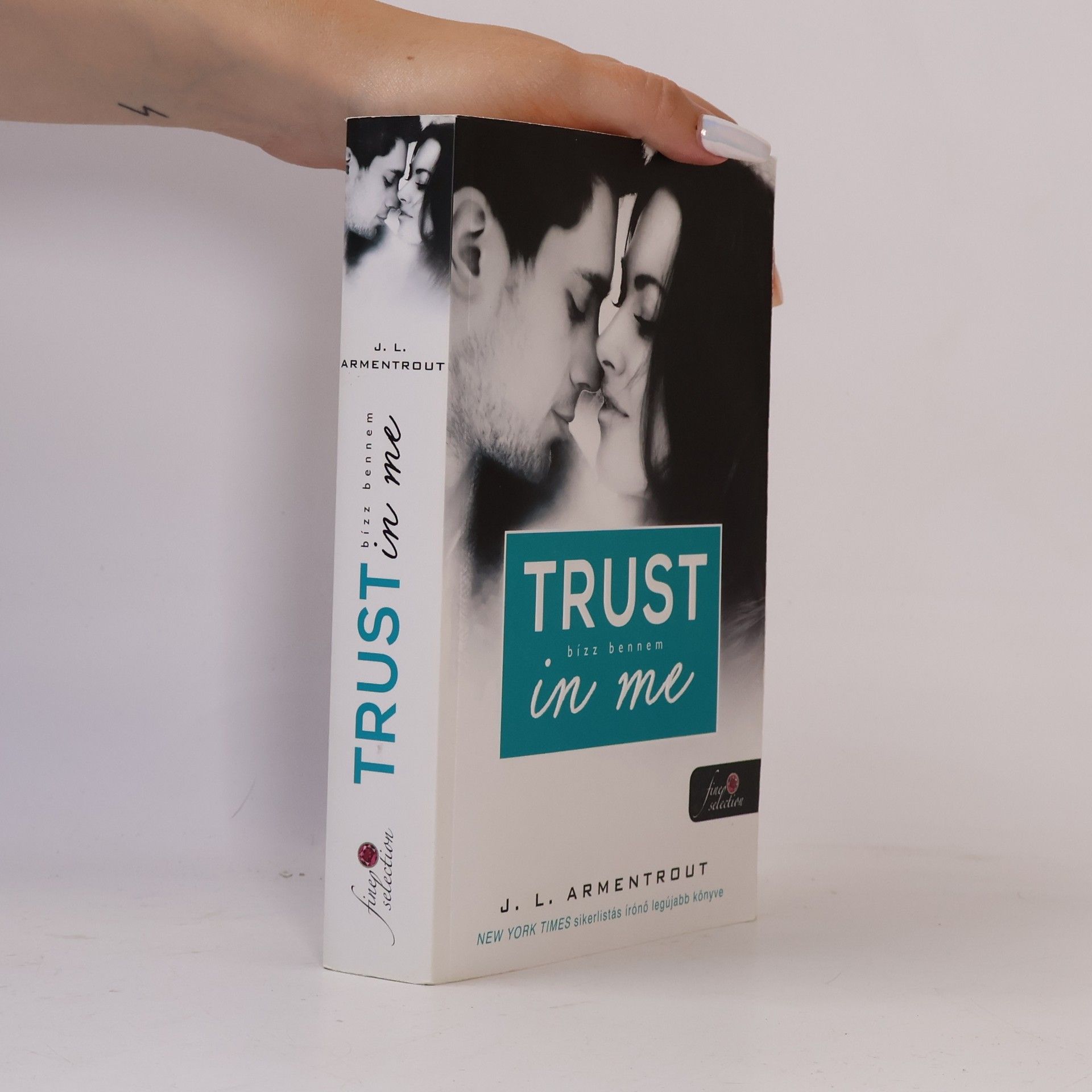 Jennifer L. Armentrout Trust in Me - Bízz bennem