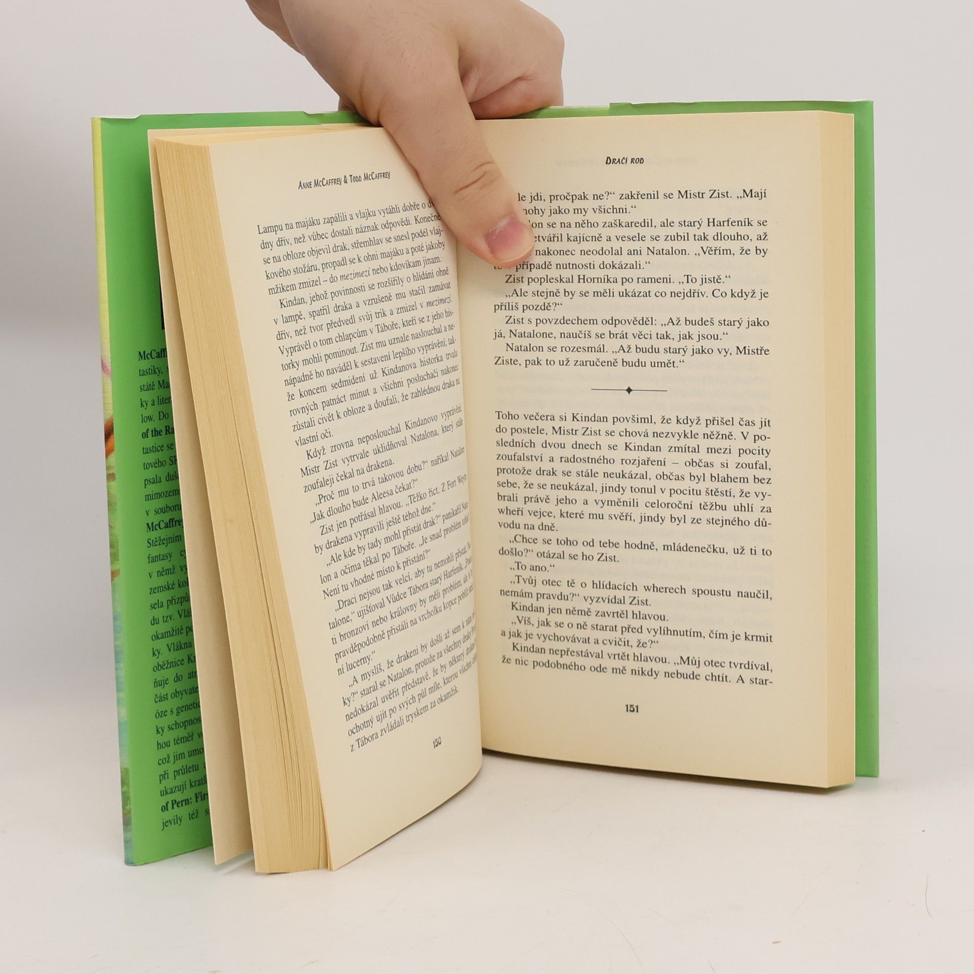 Anne McCaffrey Dračí rod