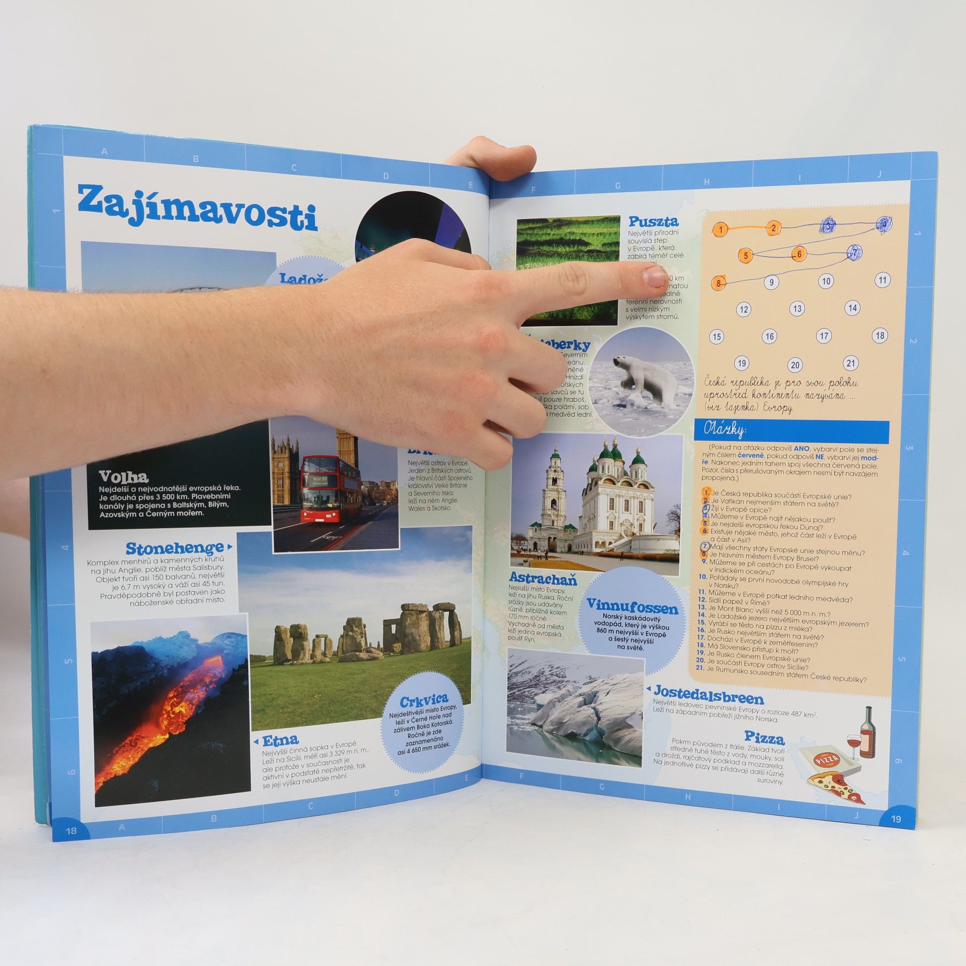 Jaroslav Synek Můj první atlas: Samolepky, rozkládací hry