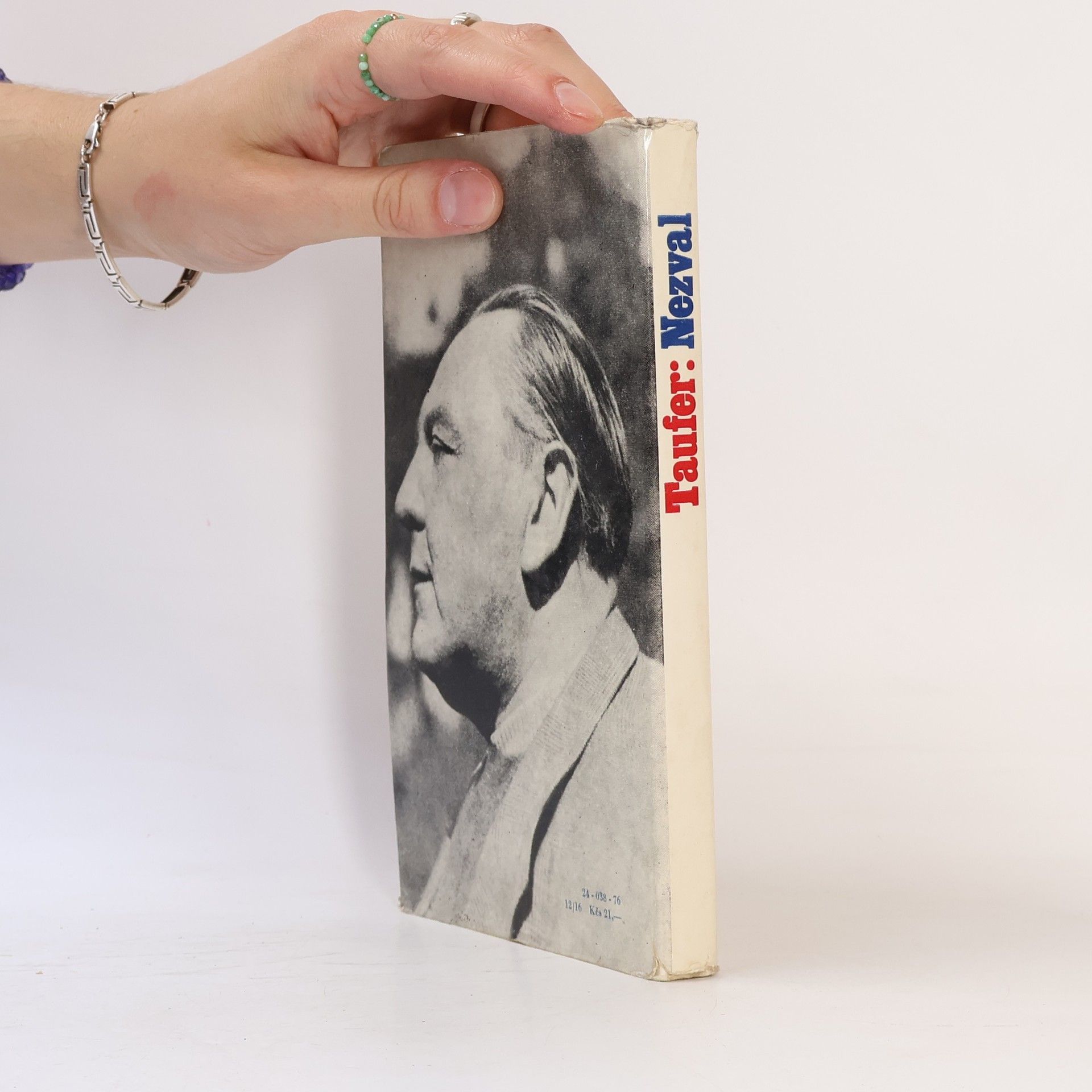 Jiří Taufer Vítězslav Nezval : literární studie