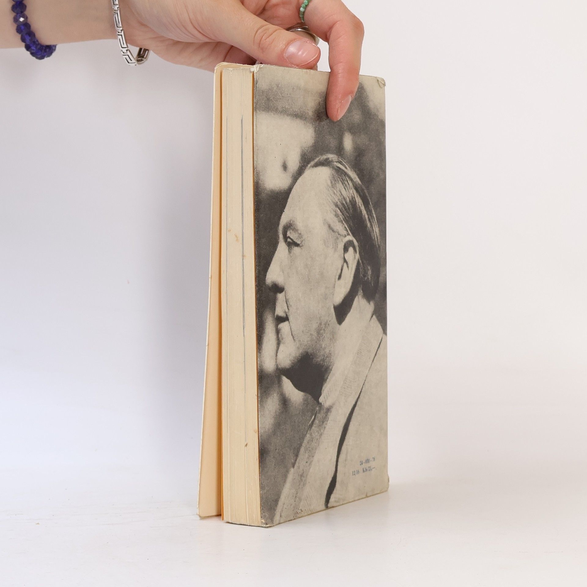 Jiří Taufer Vítězslav Nezval : literární studie