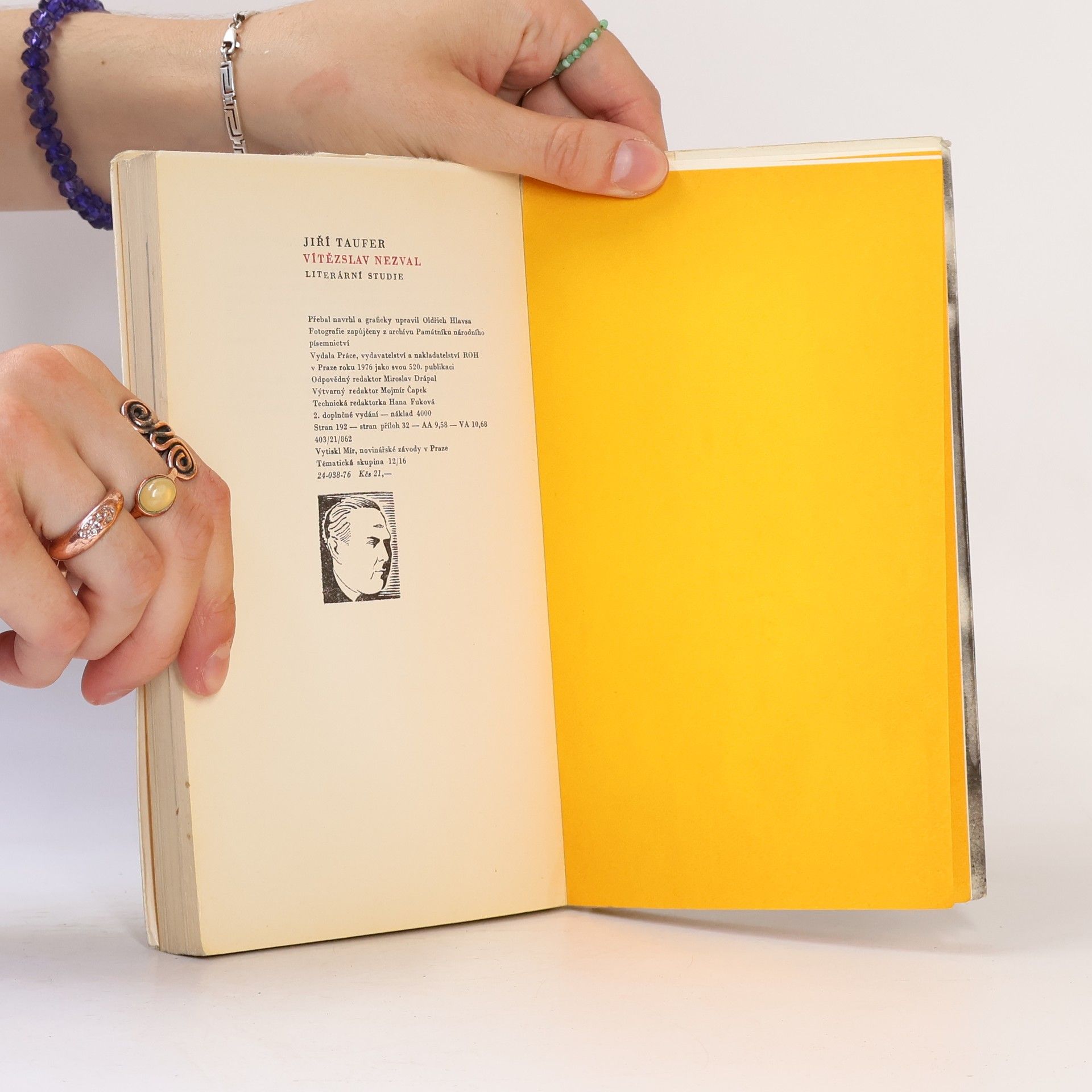 Jiří Taufer Vítězslav Nezval : literární studie