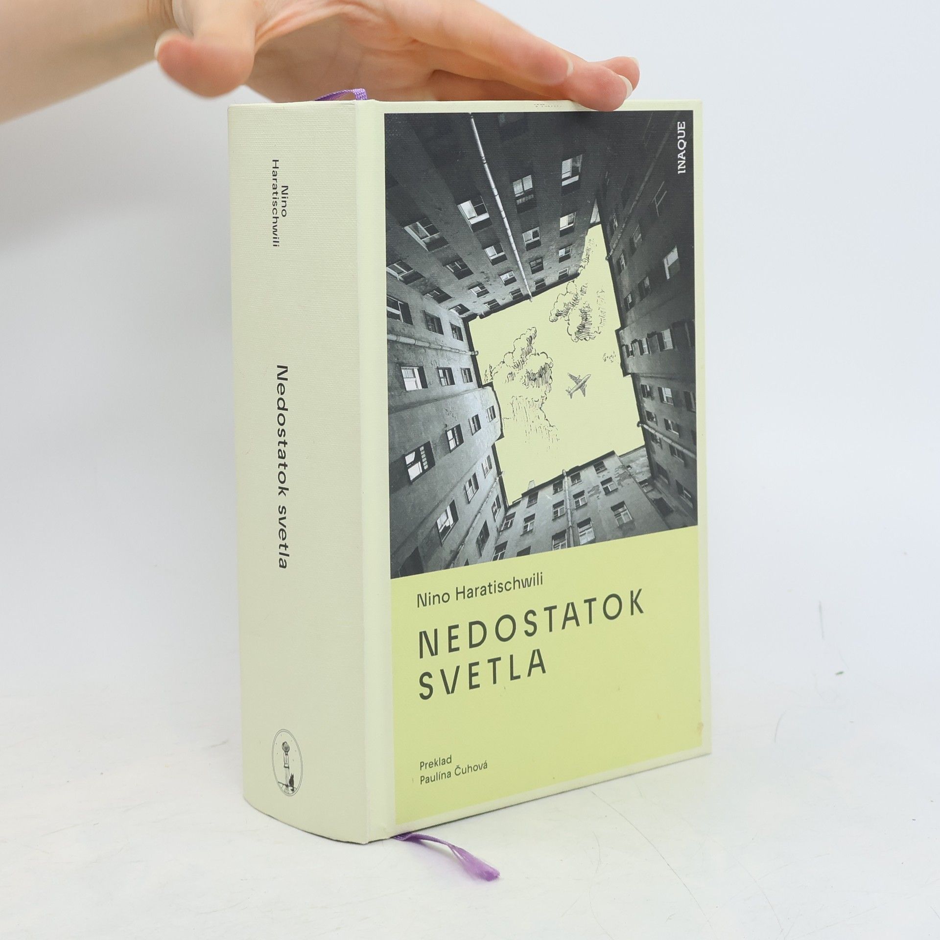 Nino Haratischwili Nedostatok svetla