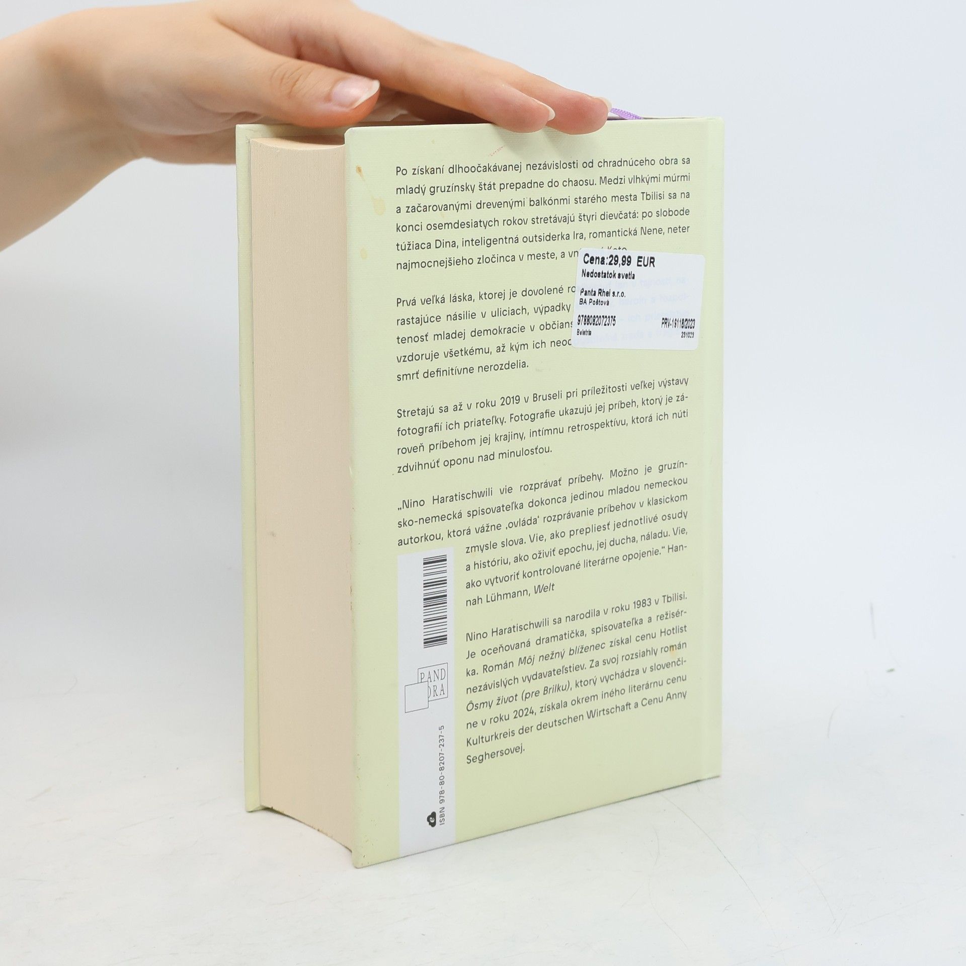 Nino Haratischwili Nedostatok svetla