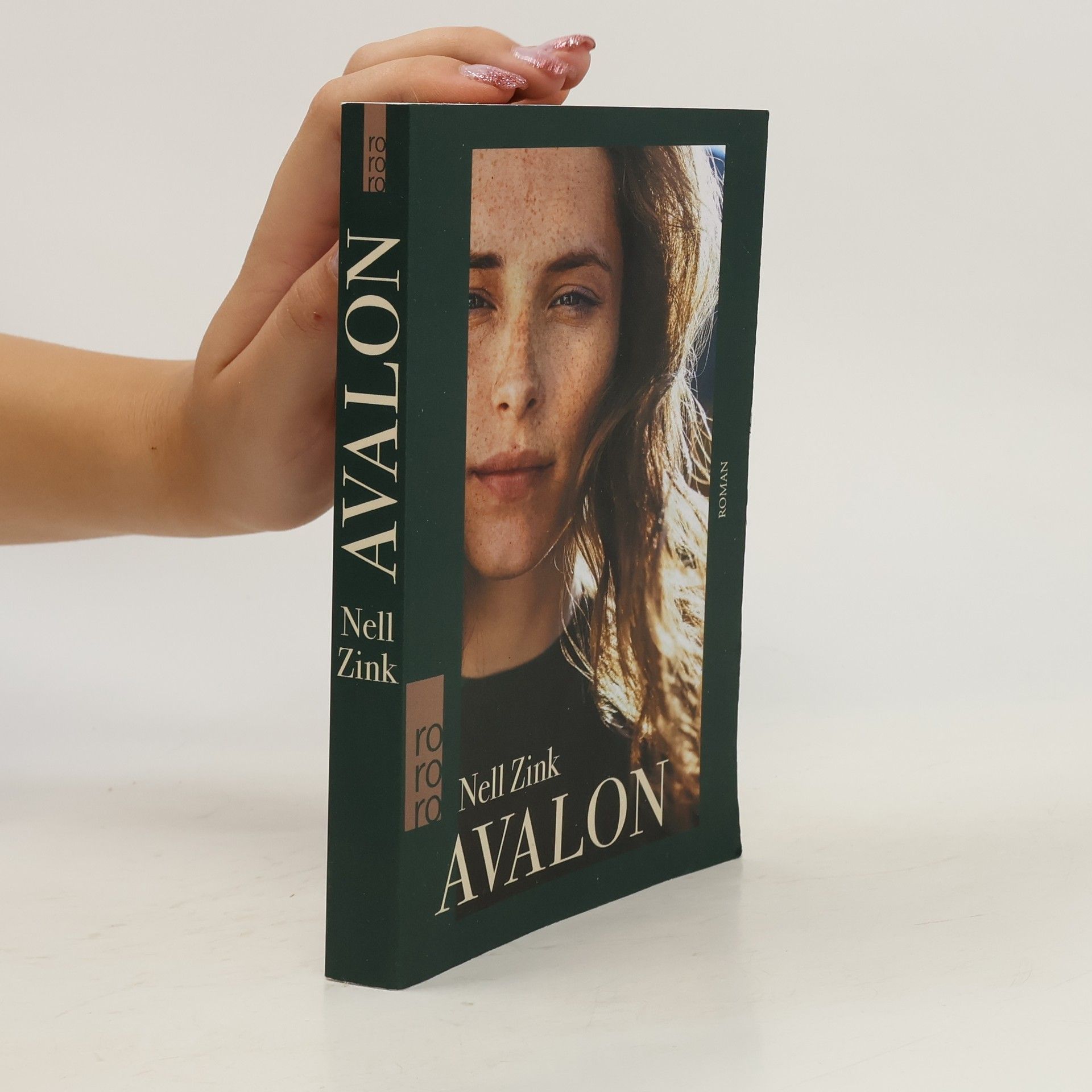 Nell Zink Avalon