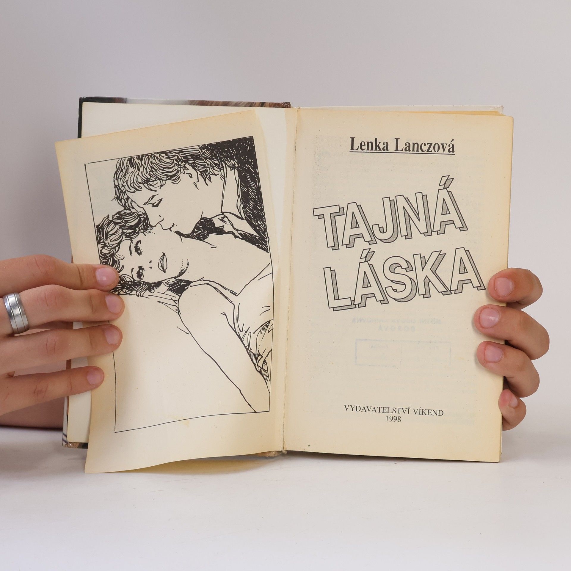 Lenka Lanczová Tajná láska