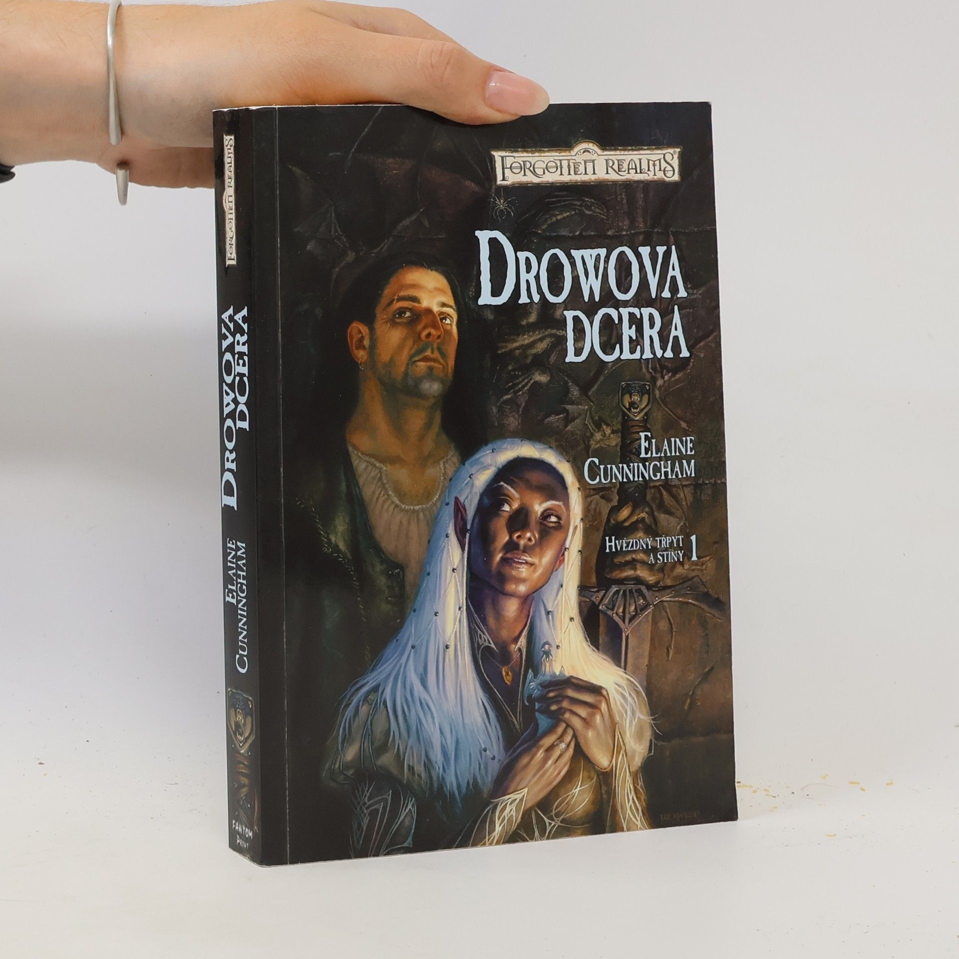 Elaine Cunningham Drowova dcera. Hvězdný třpyt a stíny (1. díl)