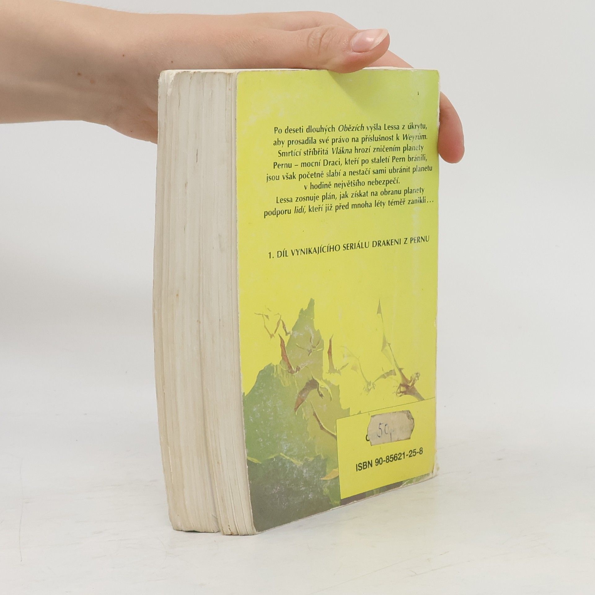 Anne McCaffrey Drakeni z Pernu 1. Dračí let