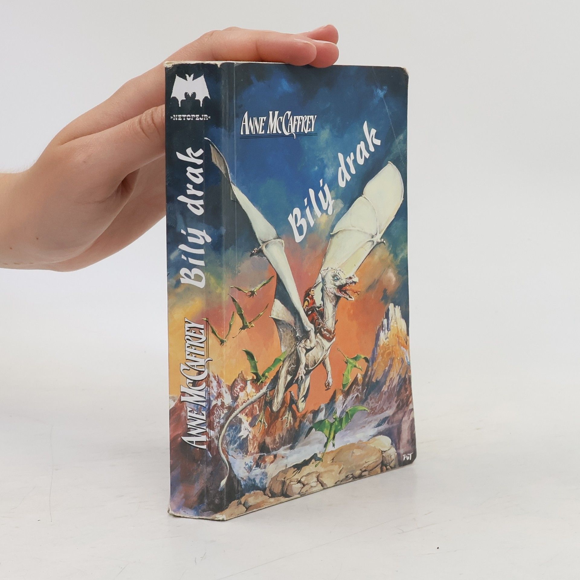 Anne McCaffrey Bílý drak