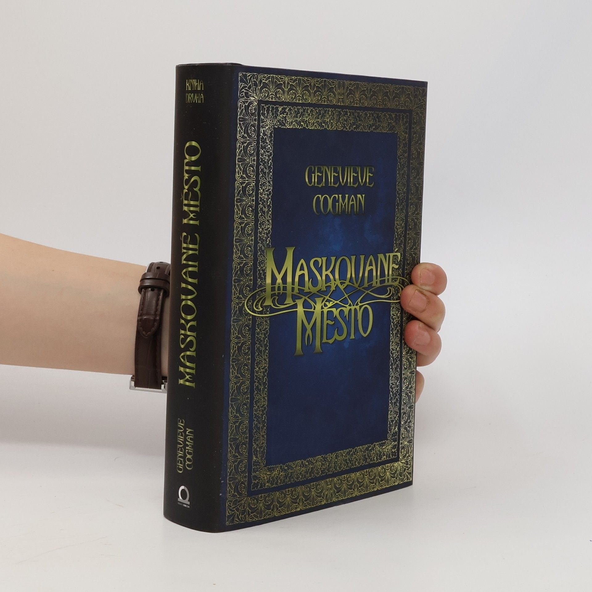Genevieve Cogman Neviditelná knihovna. Kniha druhá, Maskované město