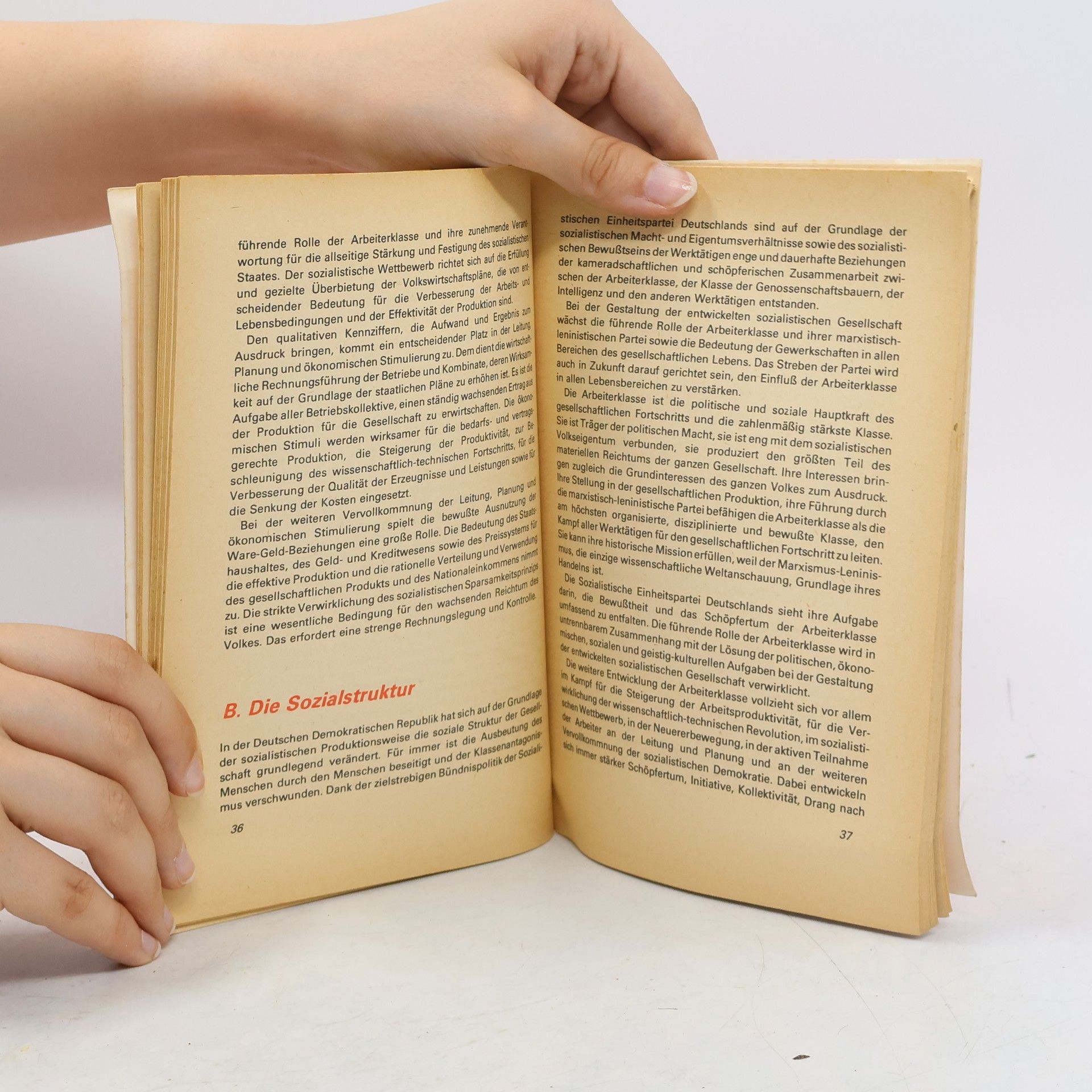 Kolektív autorov SED IX. Parteitag 1976: Programm der Sozialistischen Einheitspartei Deutschlands