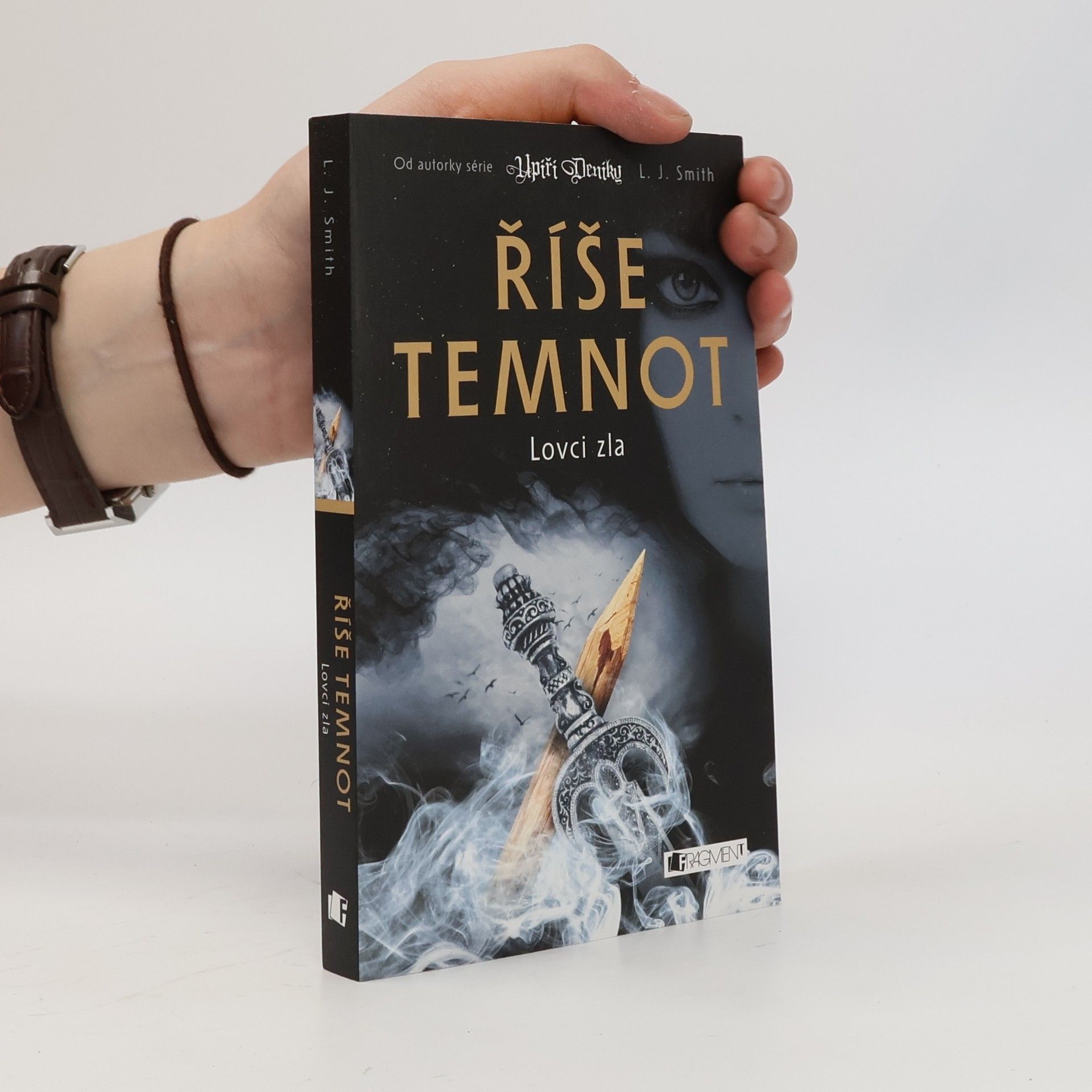 L. J. Smithová  Lovci zla. Říše temnot 5.