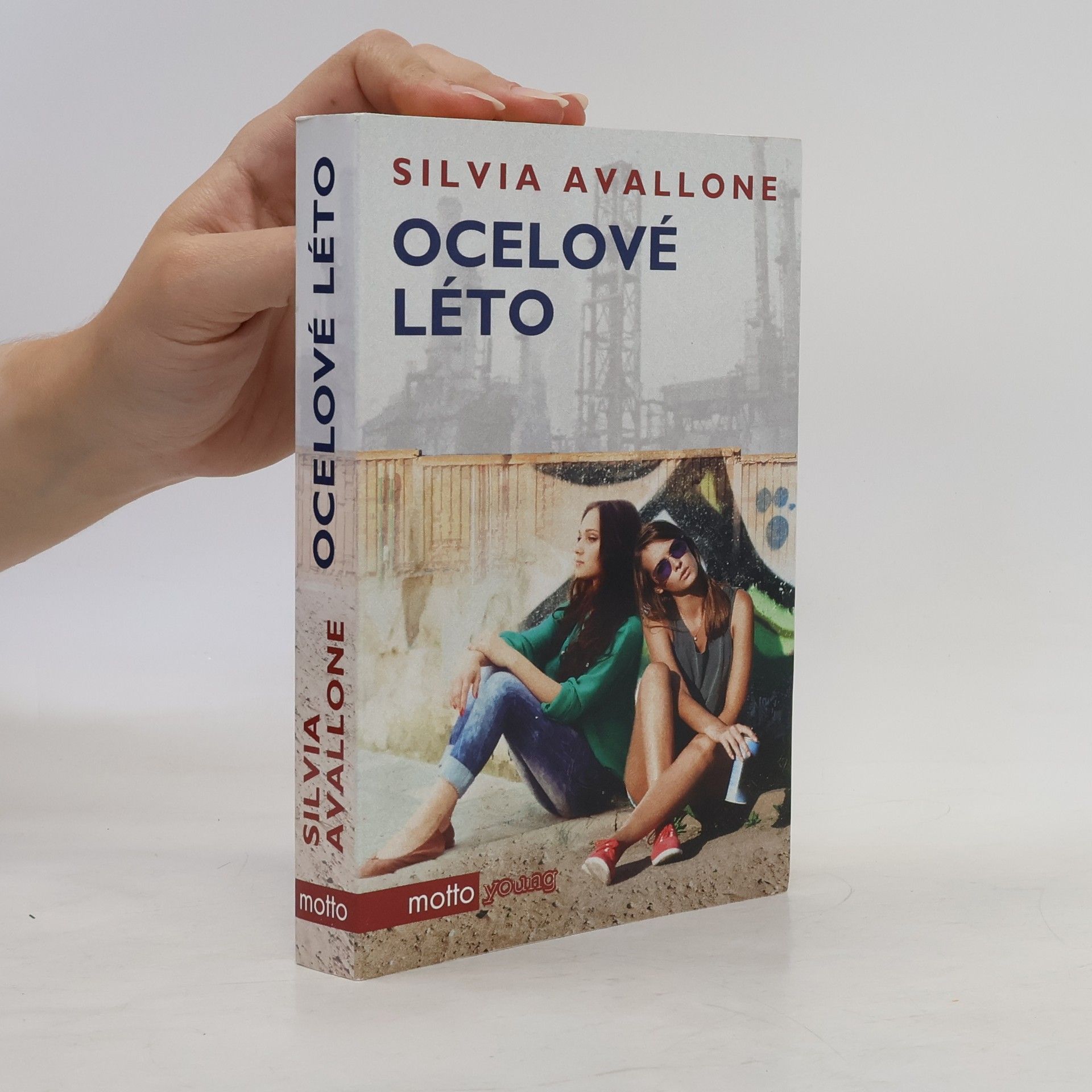 Silvia Avallone Ocelové léto