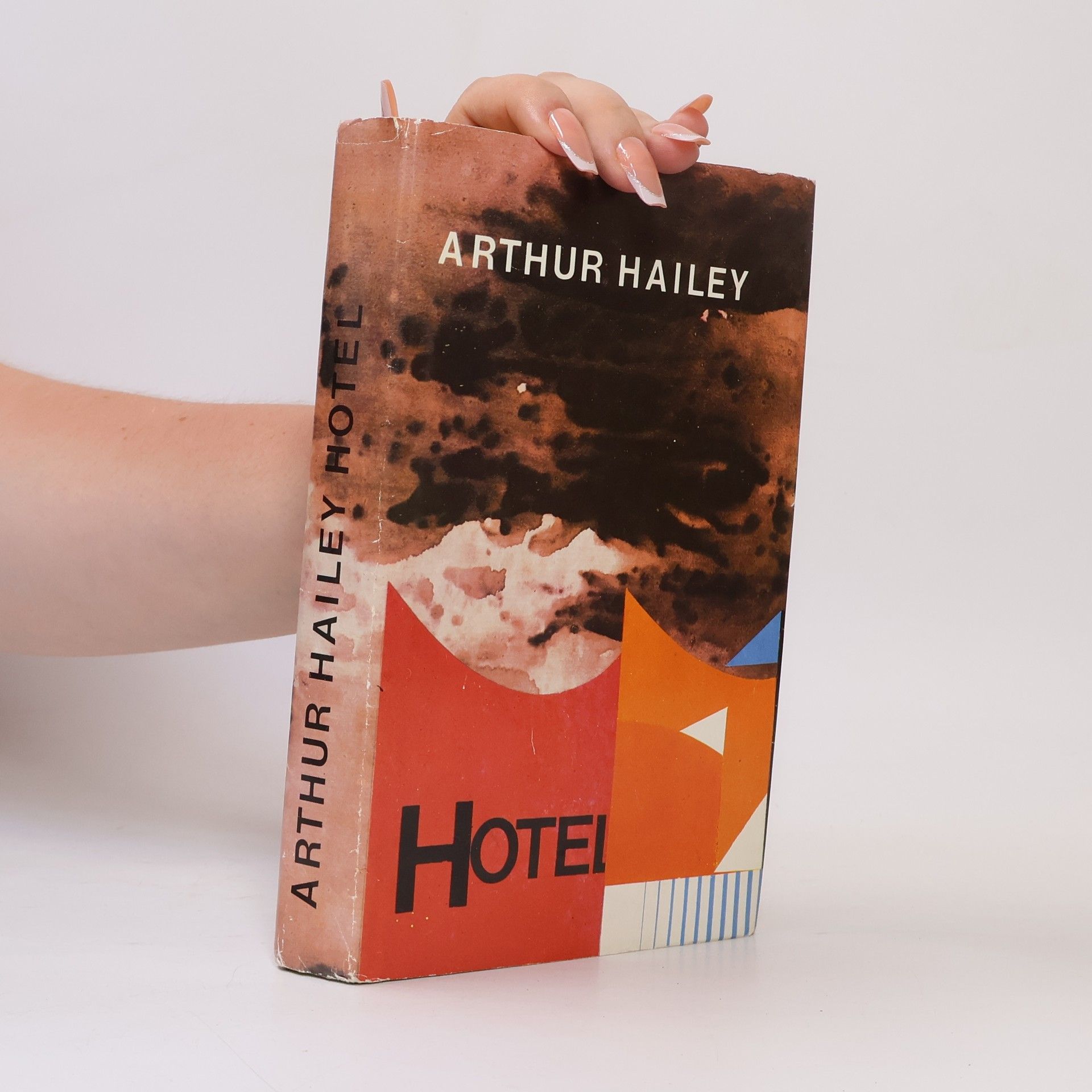 Arthur Hailey Hotel