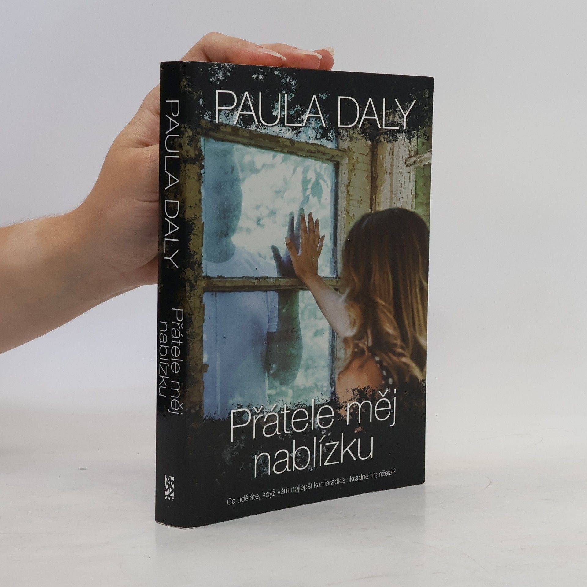 Paula Daly Přátele měj nablízku