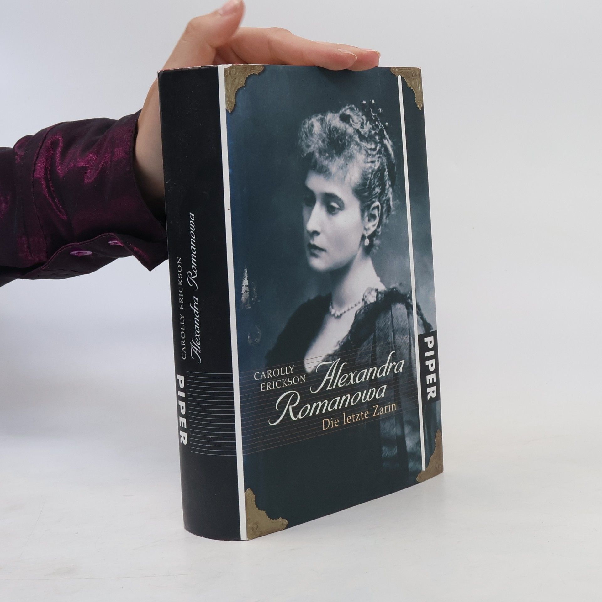 Carolly Erickson Alexandra Romanowa