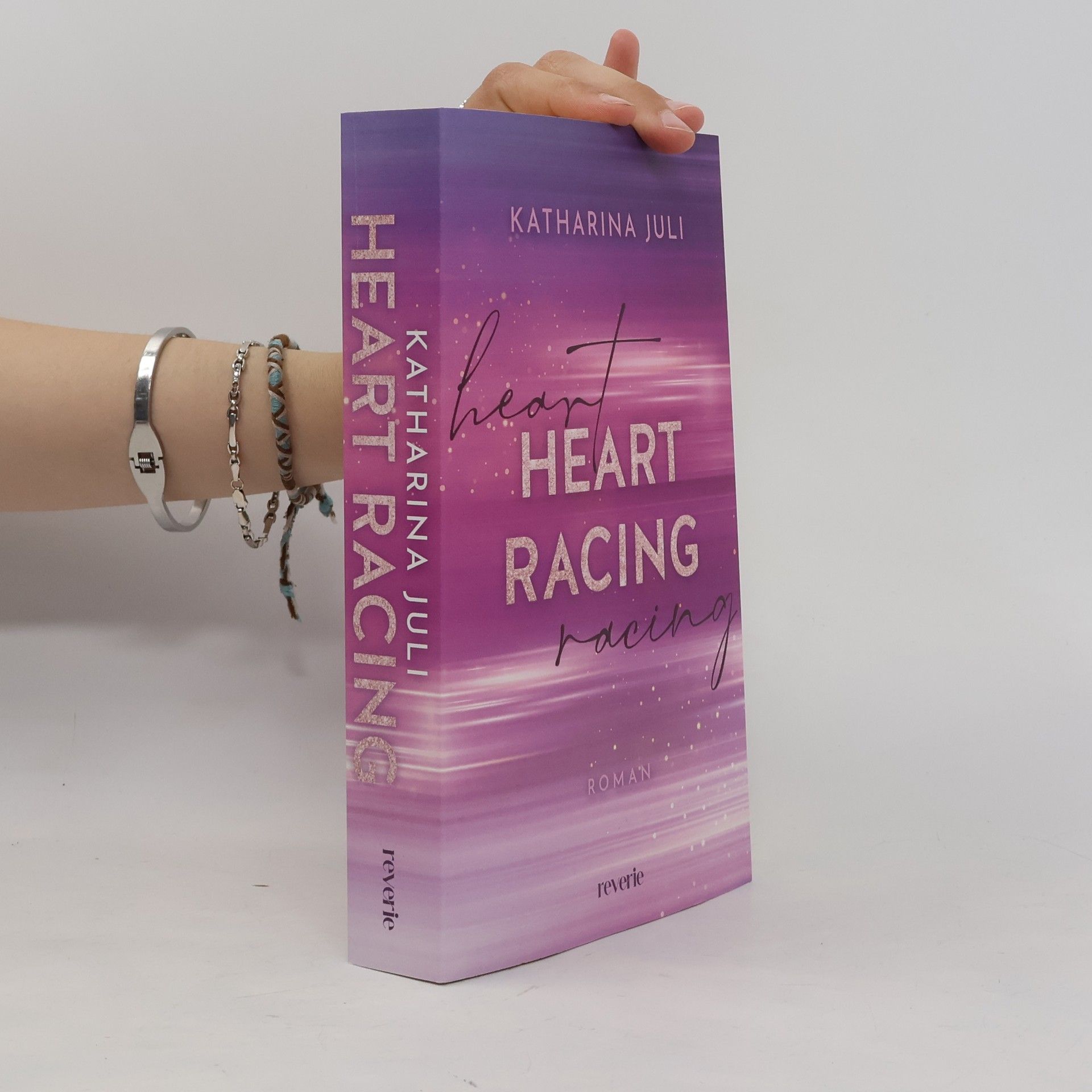 Katharina Juli Heart Racing. Roman | DIE New Adult Romance in der Welt des Rennsports | Mit Tropes wie Workplace-Romance, Enemies-to-Lovers und Secret Relationship