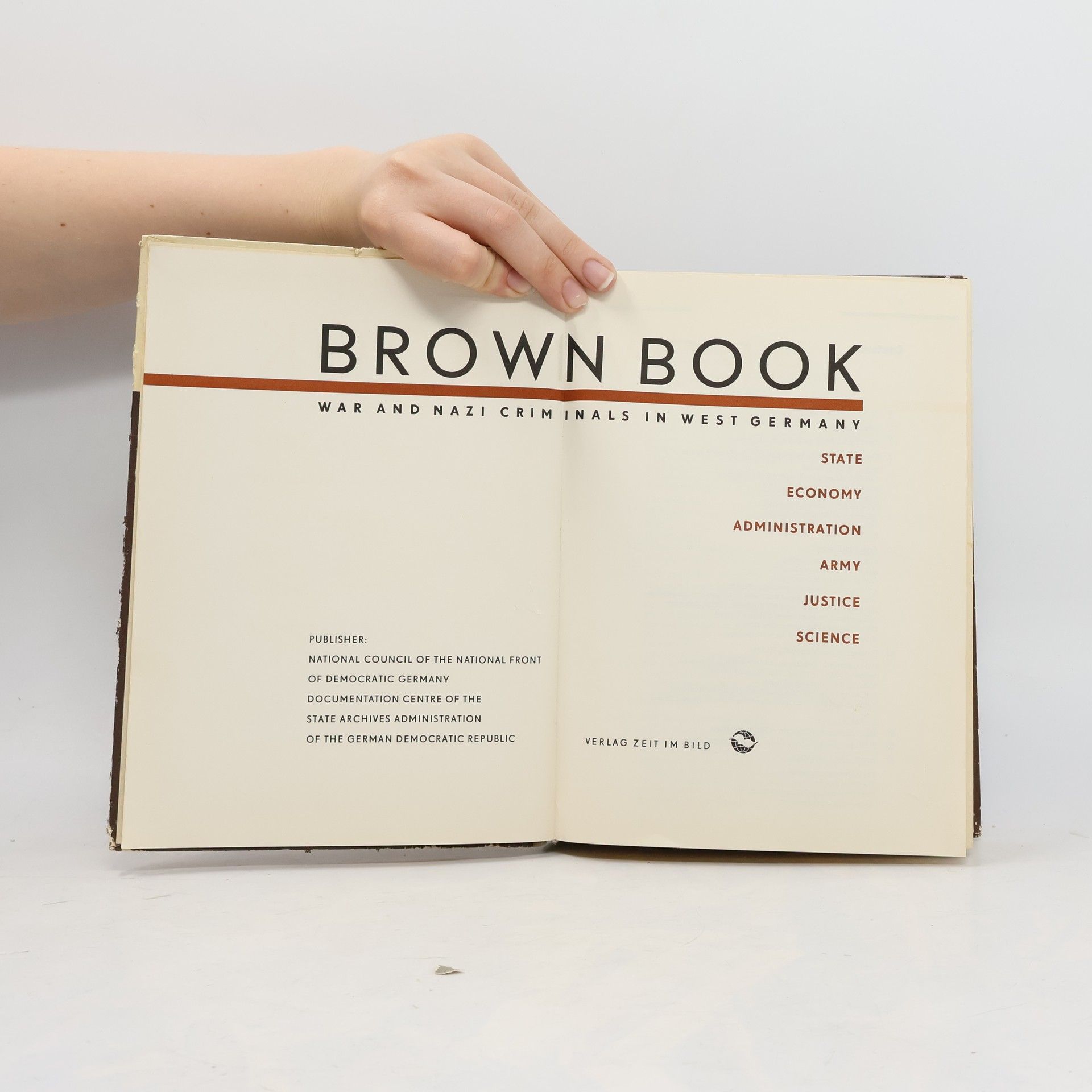Auteurscollectief Brown Book. War and Nazi Criminals in West Germany