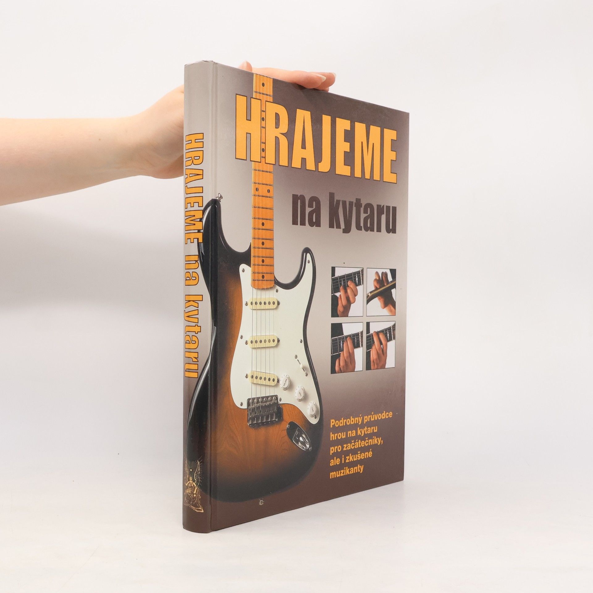 Pavel Dan Hrajeme na kytaru