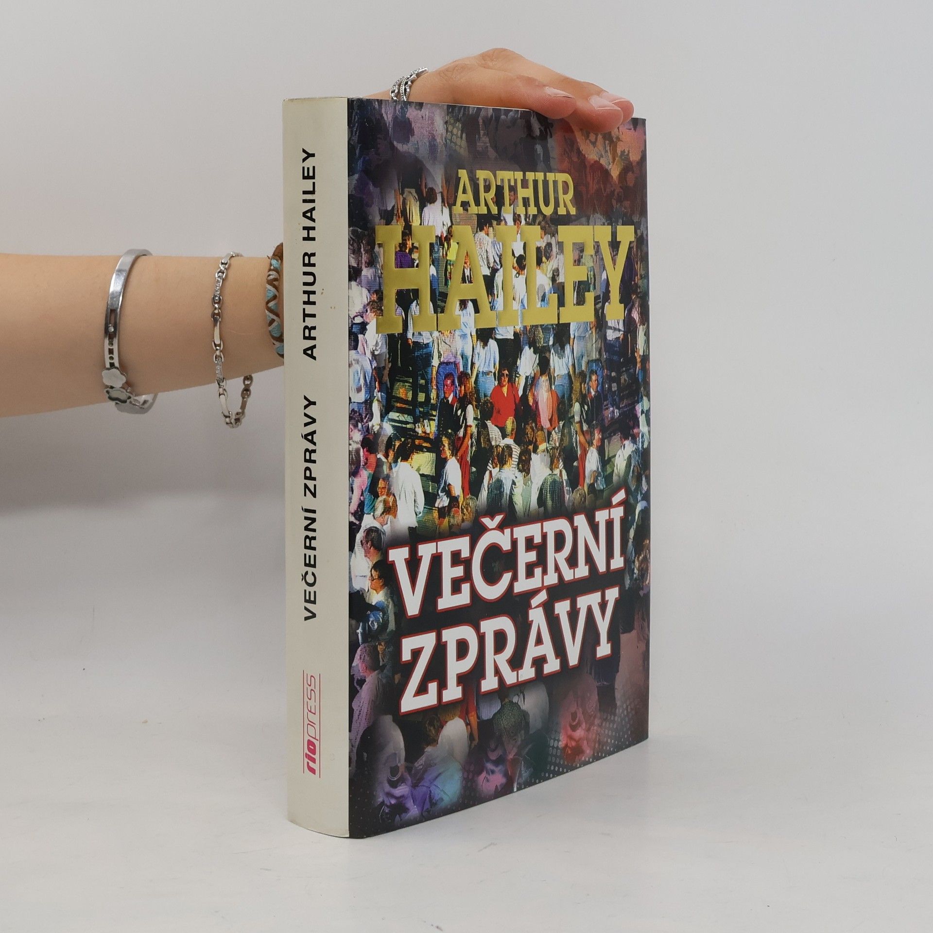 Arthur Hailey Večerní zprávy