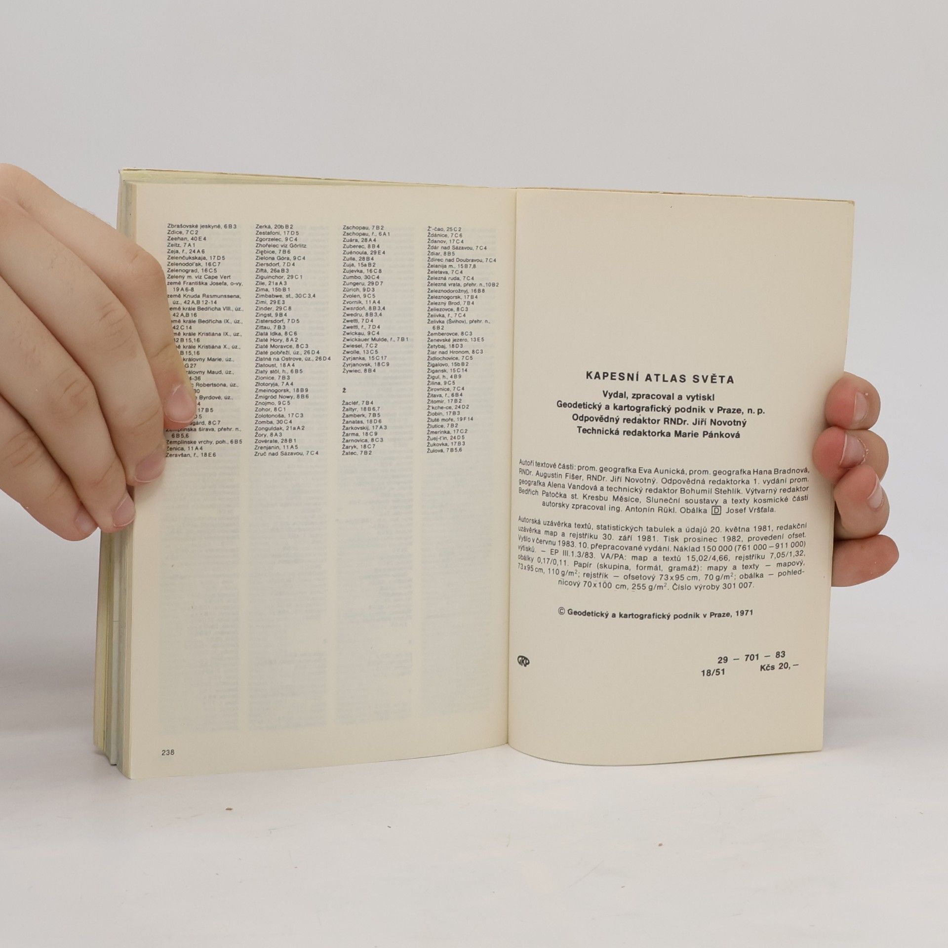 Autorenkollektiv Kapesní atlas světa