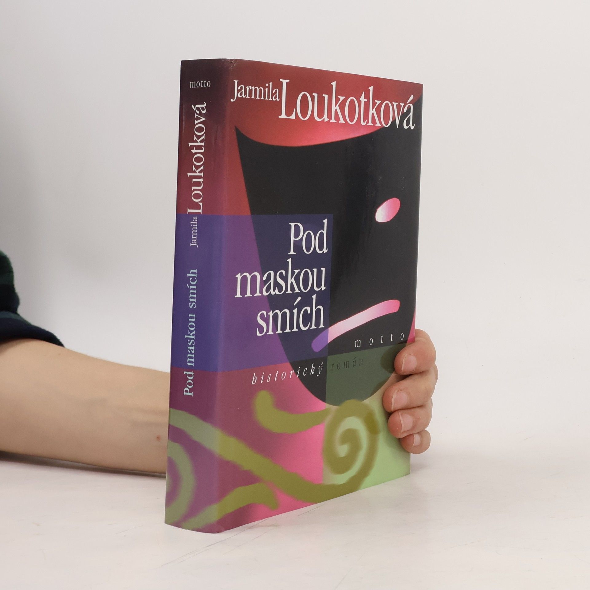 Jarmila Loukotková Pod maskou smích