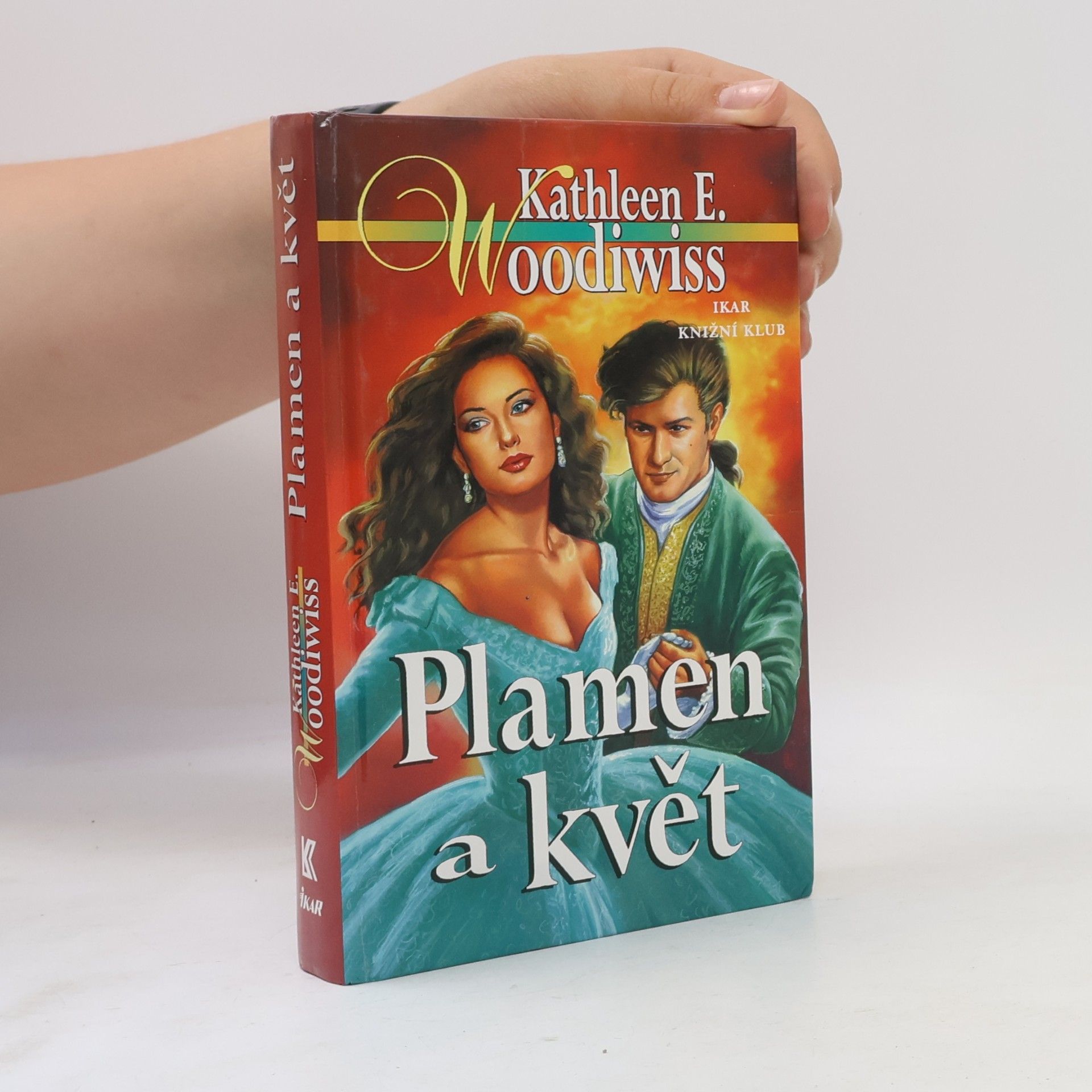 Kathleen E. Woodiwiss Plamen a květ