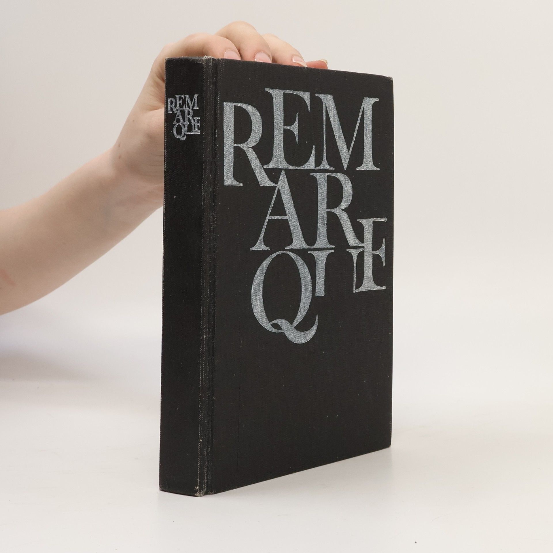 Erich Maria Remarque Stíny v ráji