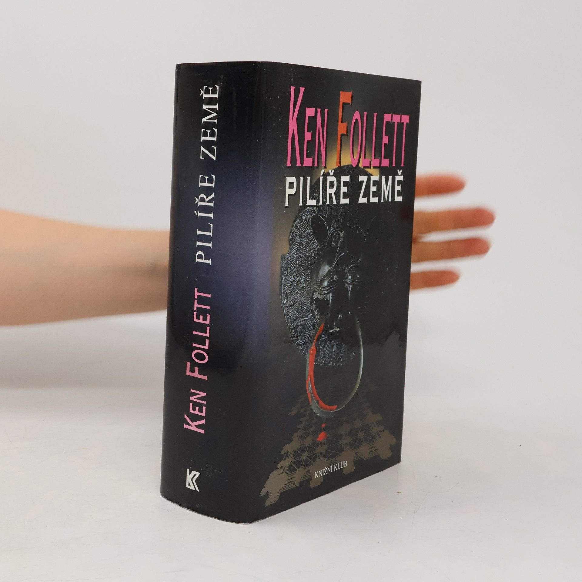 Ken Follett Pilíře země