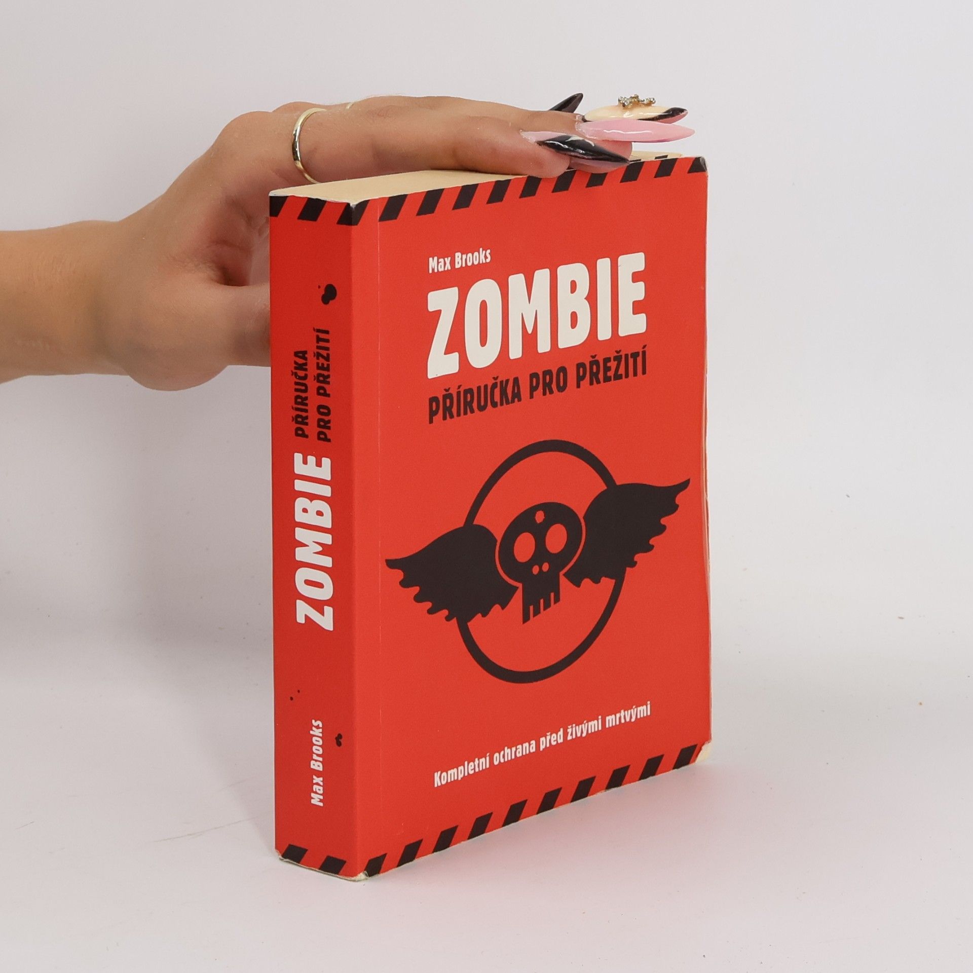 Max Brooks Zombie: Příručka pro přežití ; kompletní ochrana před živými mrtvými