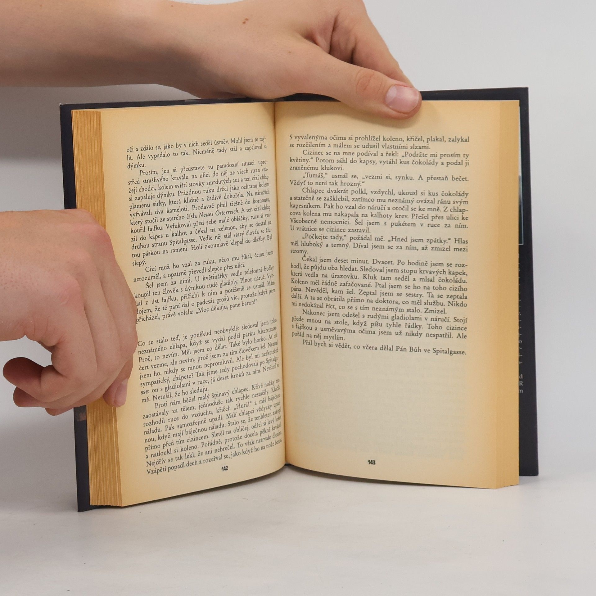 Johannes Mario Simmel Dvaadvacet centimetrů něžnosti