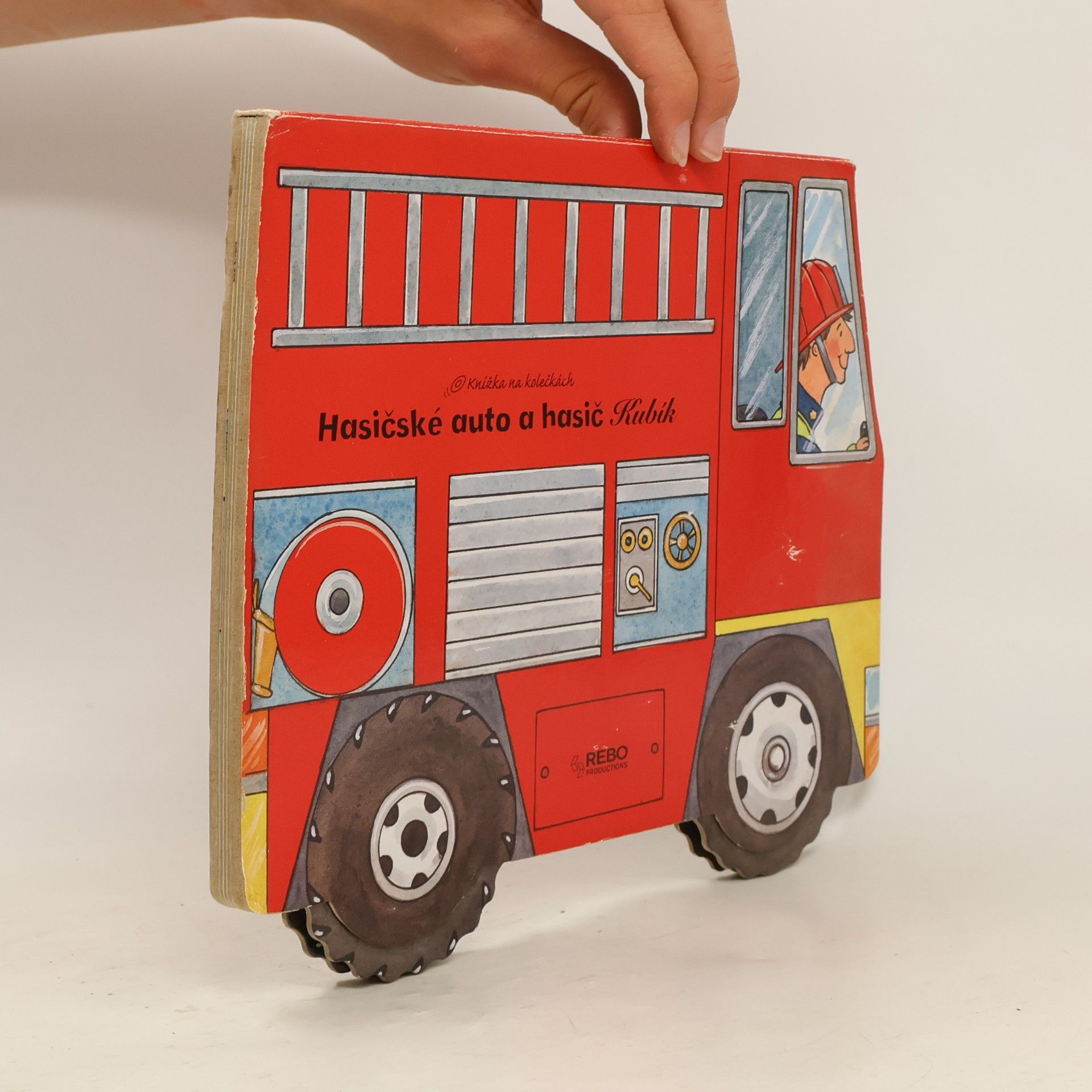 Julia Oliver Hasičské auto a hasič Kubík