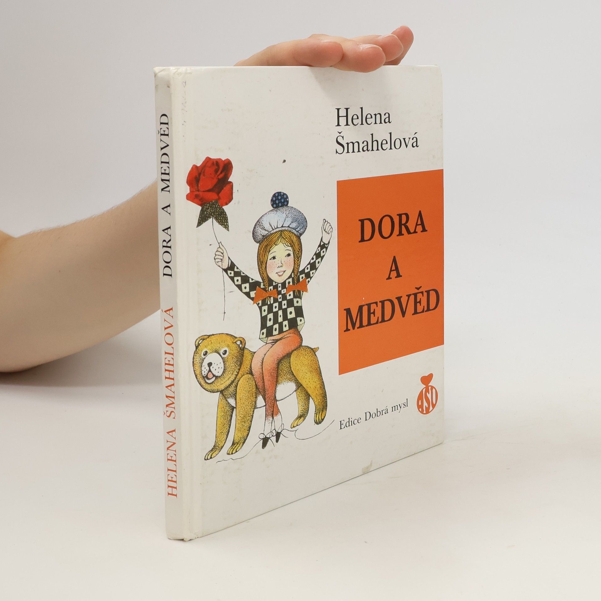 Helena Šmahelová Dora a medvěd
