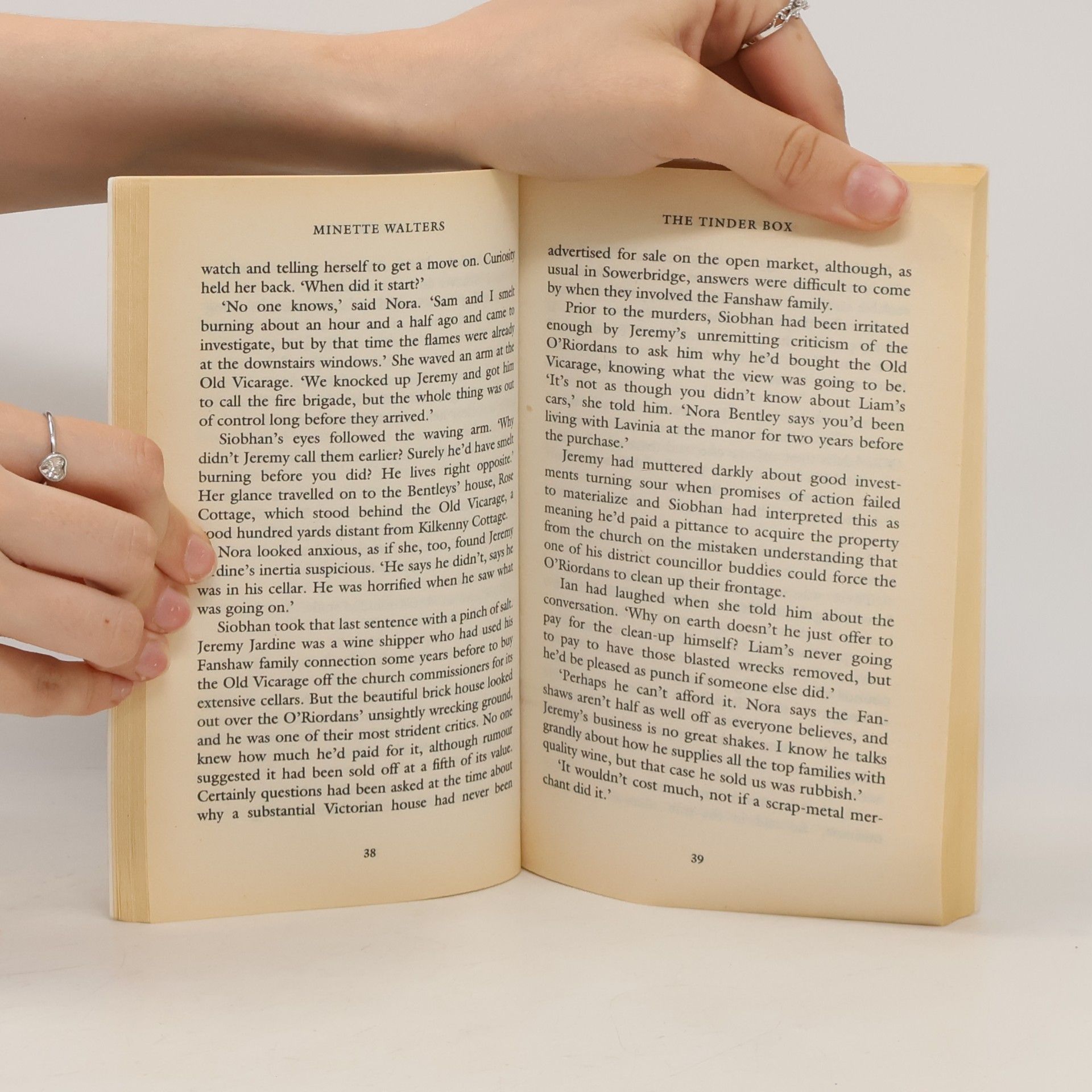 Minette Walters The Tinder Box