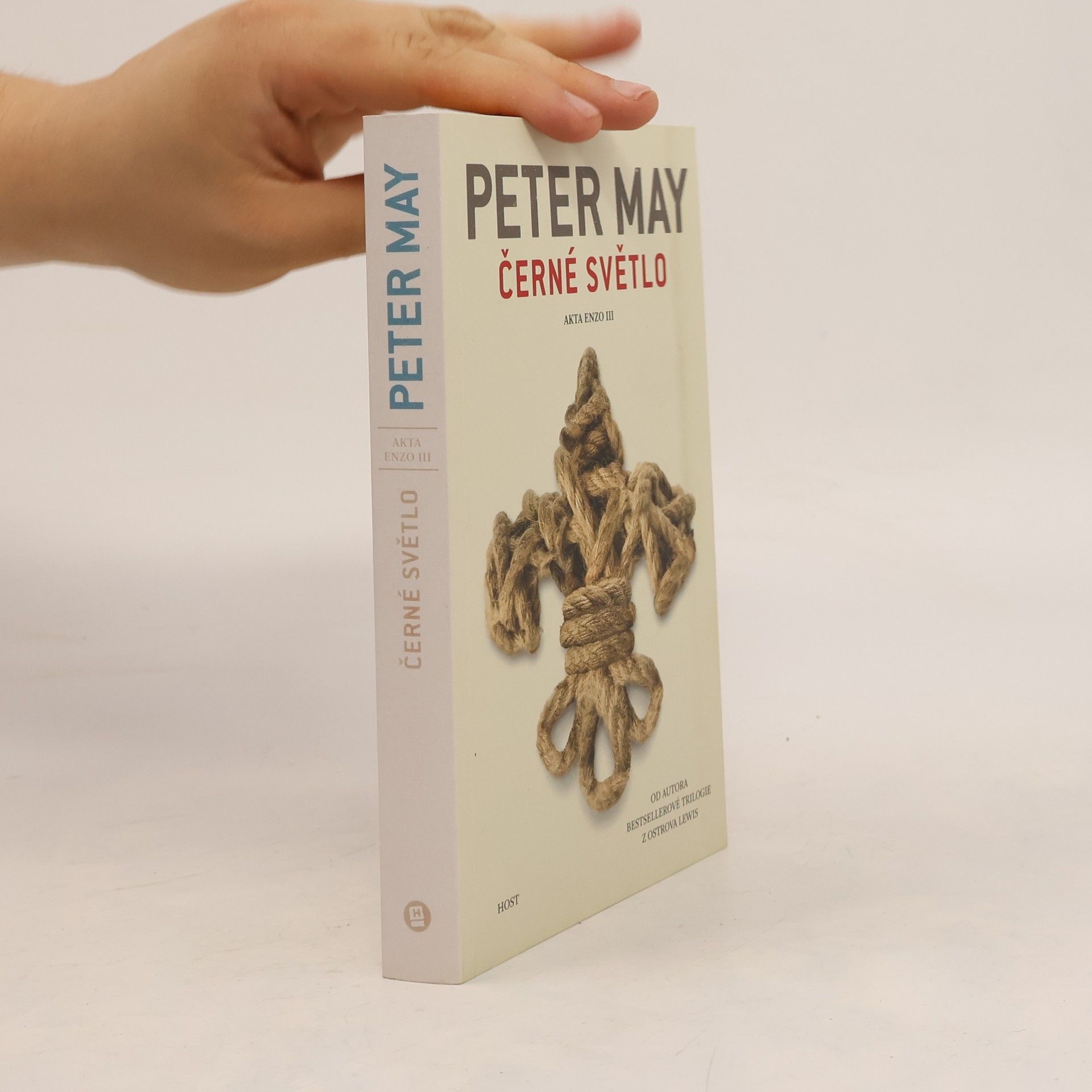 Peter May Černé světlo. Akta Enzo III