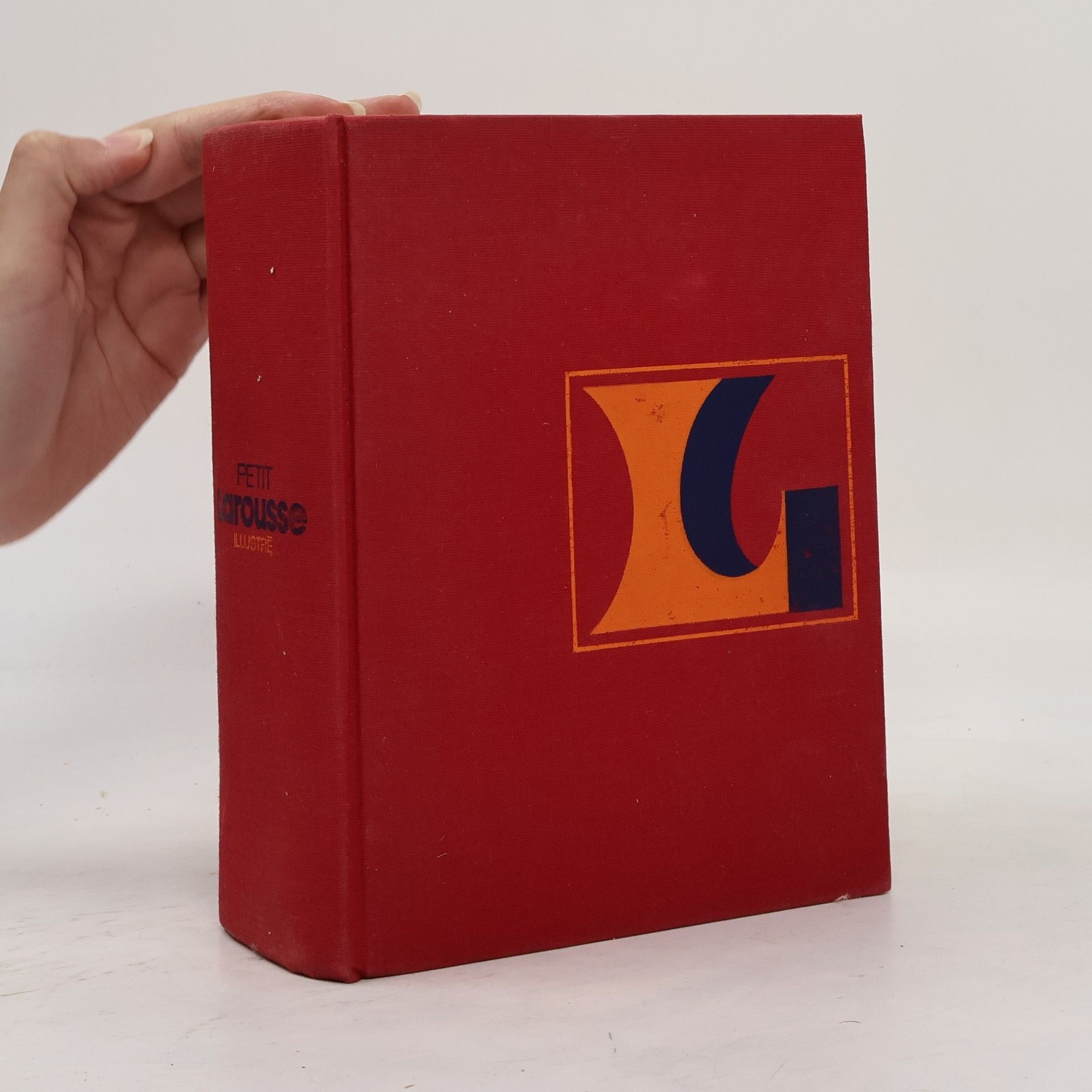 Auteurscollectief Petit Larousse illustré, 1976 : 71 000 articles, 5535 illustrations en noir, 215 cartes en noir, 56 pages en couleurs, dont 26 hors-texte cartographiques, et un atlas en couleurs à la fin de l'ouvrage